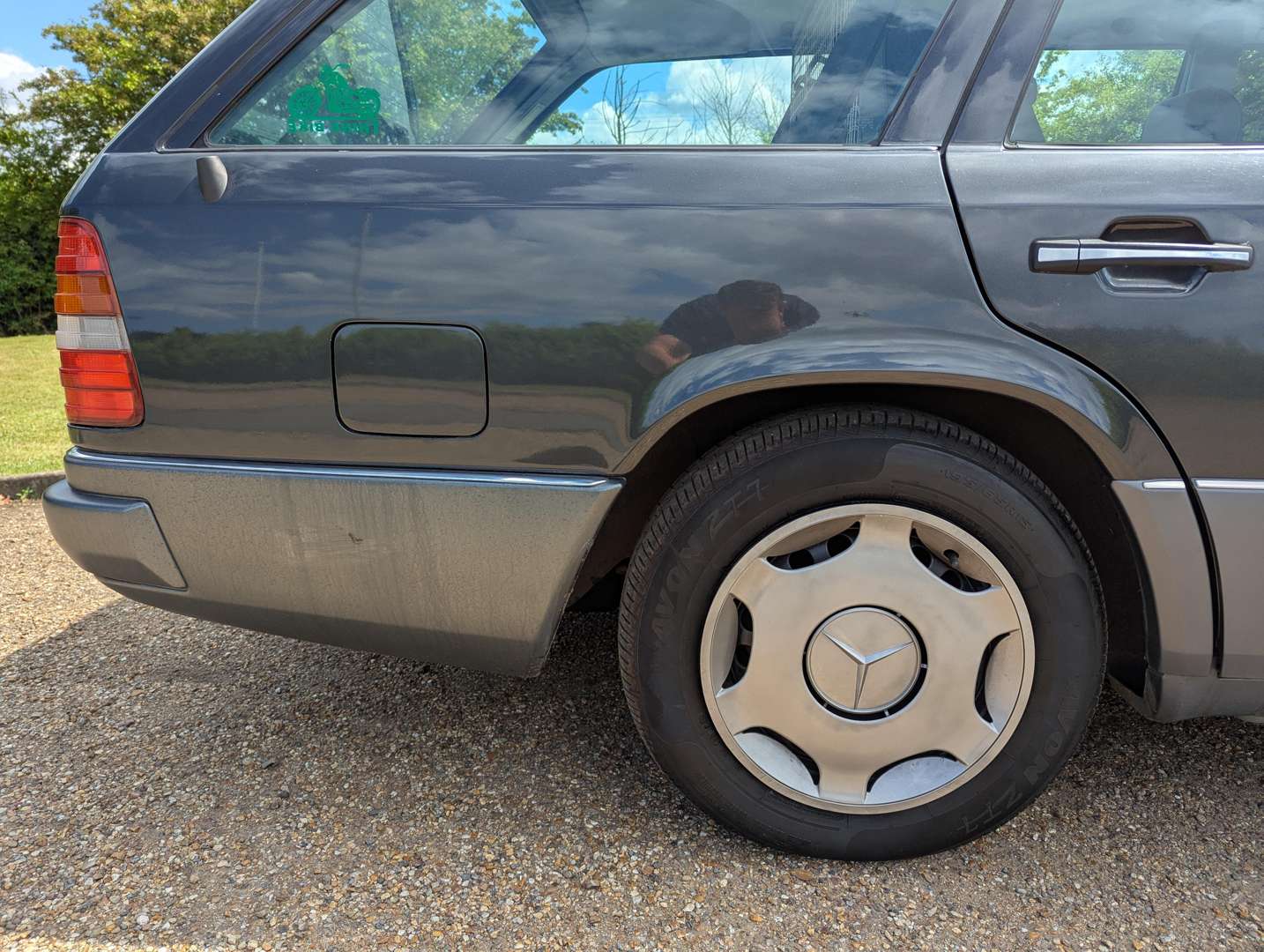 <p>1993 MERCEDES W124 E220 ESTATE AUTO</p>