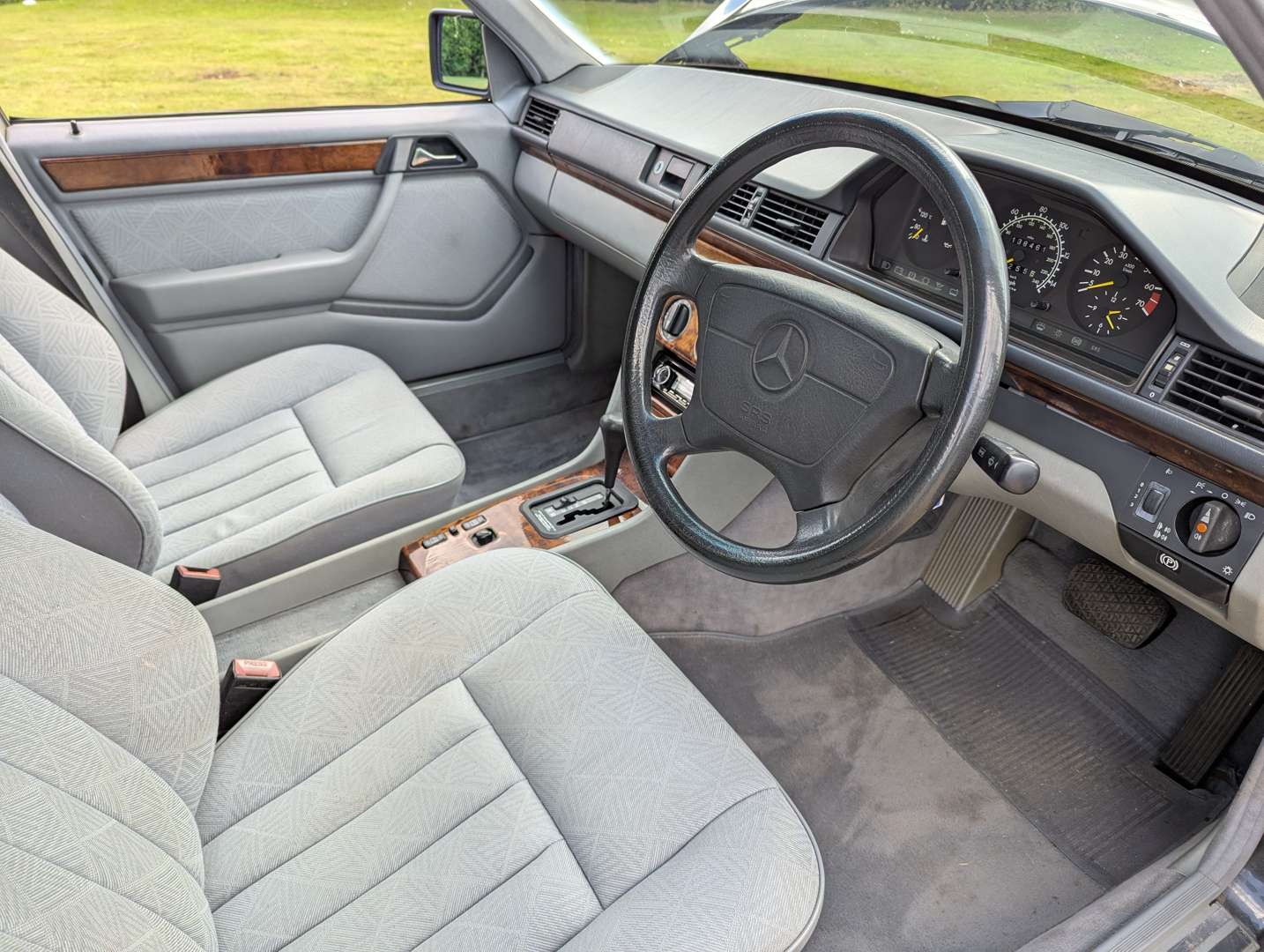<p>1993 MERCEDES W124 E220 ESTATE AUTO</p>