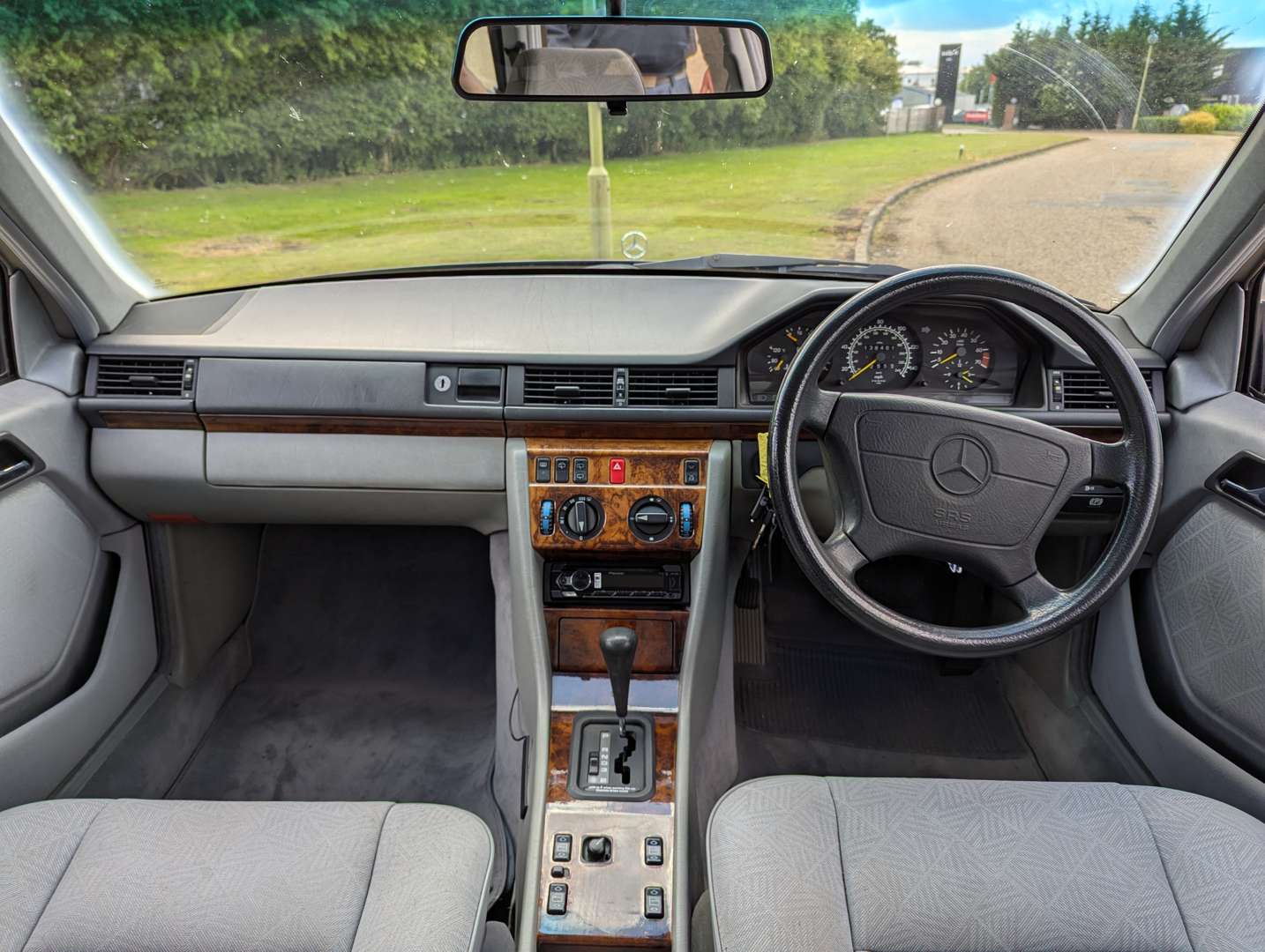 <p>1993 MERCEDES W124 E220 ESTATE AUTO</p>