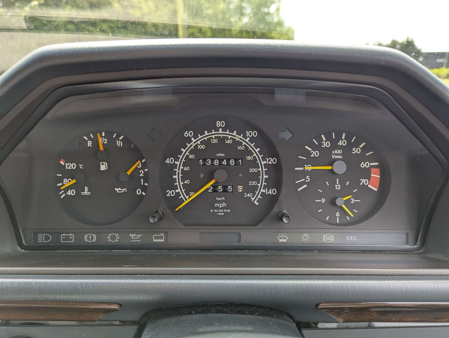 <p>1993 MERCEDES W124 E220 ESTATE AUTO</p>