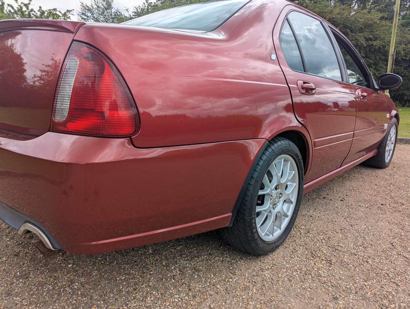 <p>2004 MG ZS</p>