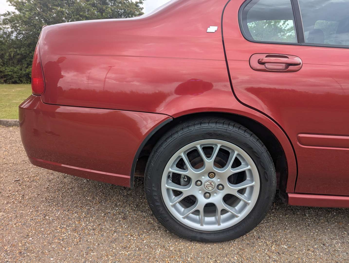<p>2004 MG ZS</p>