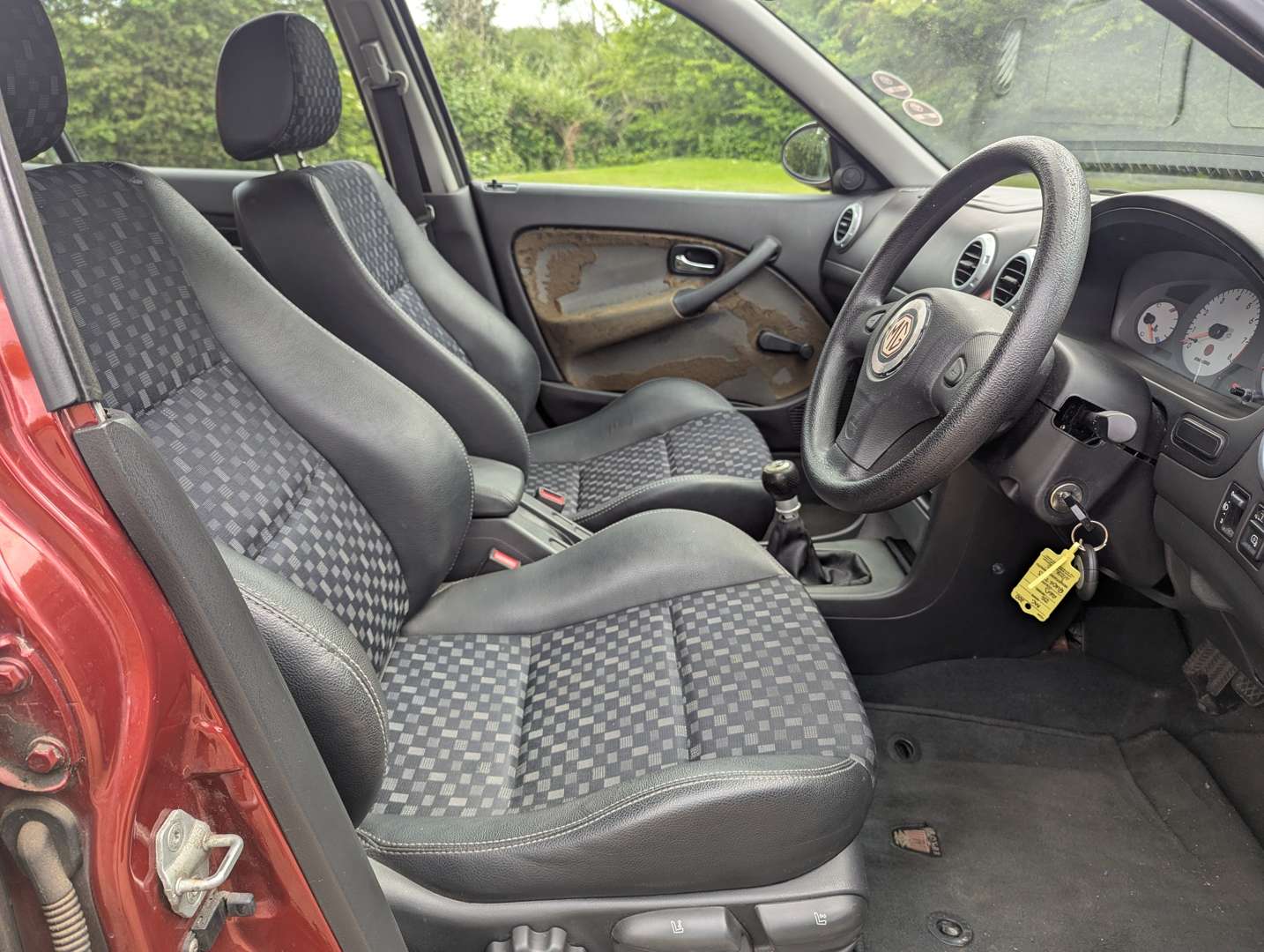 <p>2004 MG ZS</p>