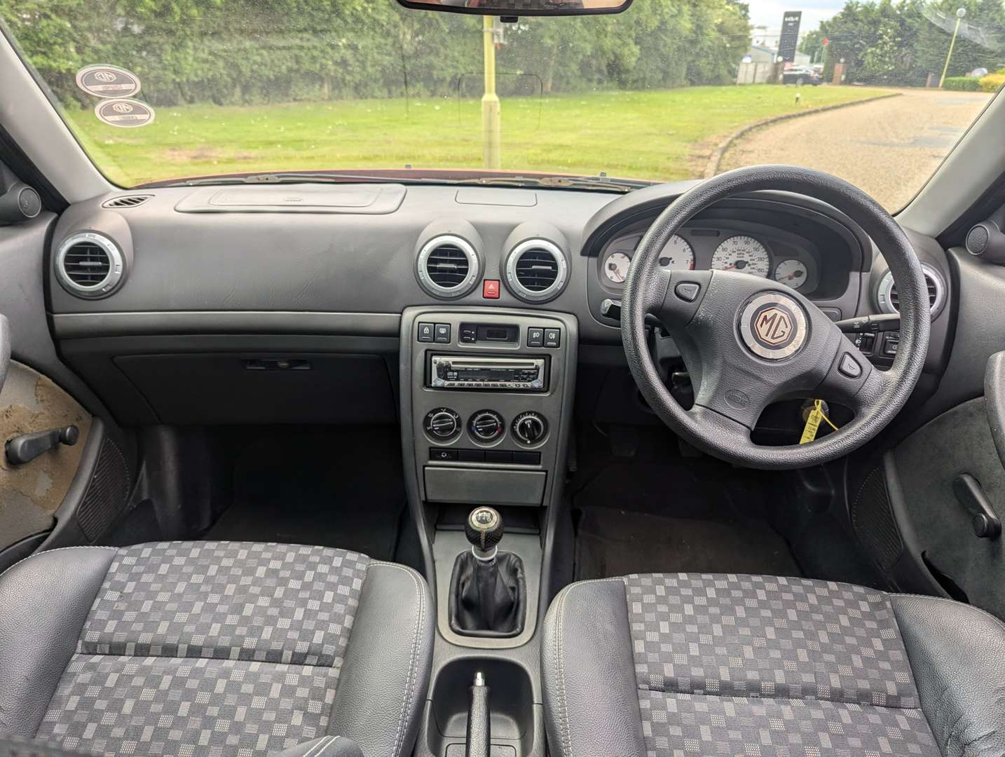<p>2004 MG ZS</p>