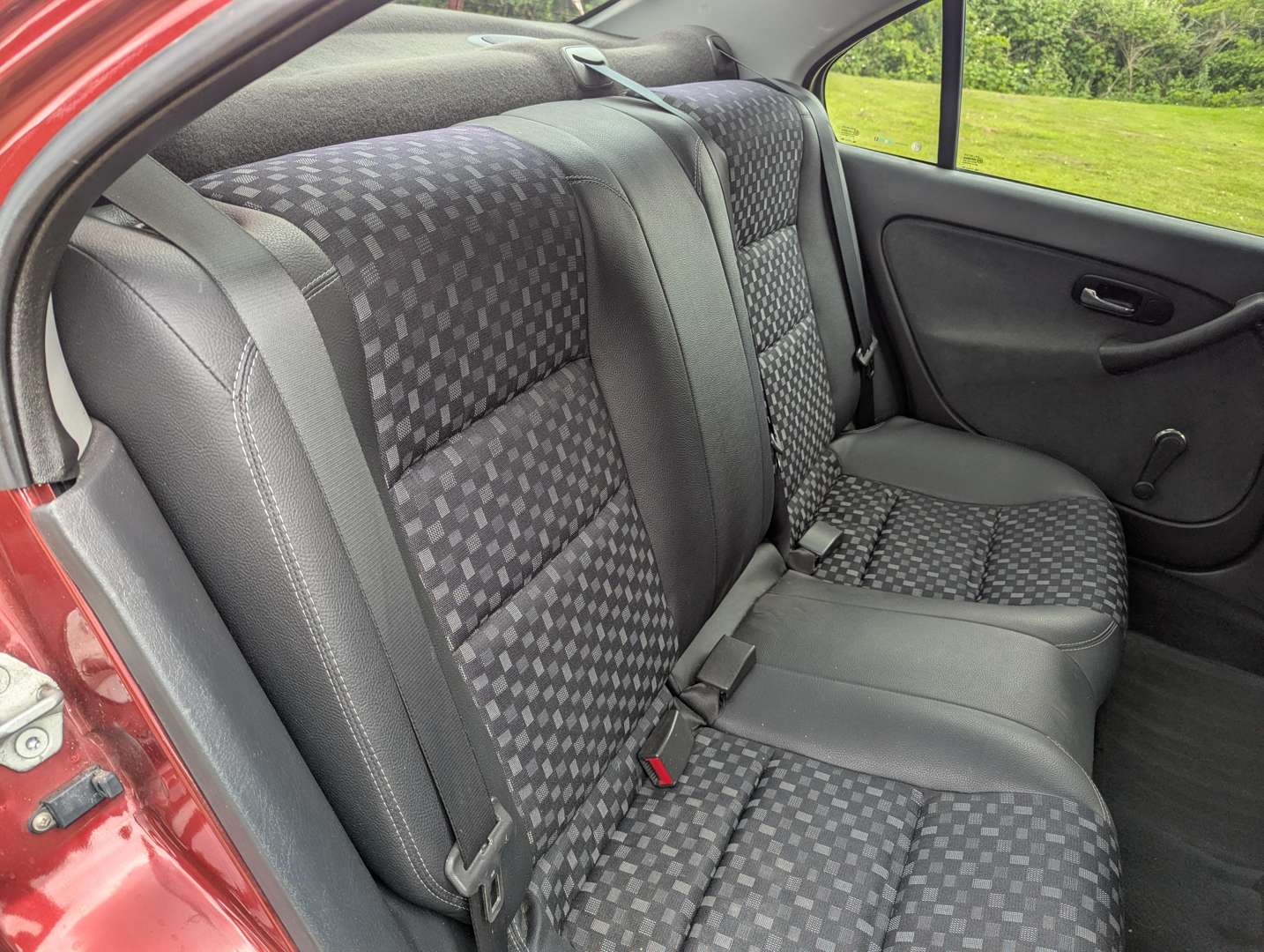 <p>2004 MG ZS</p>
