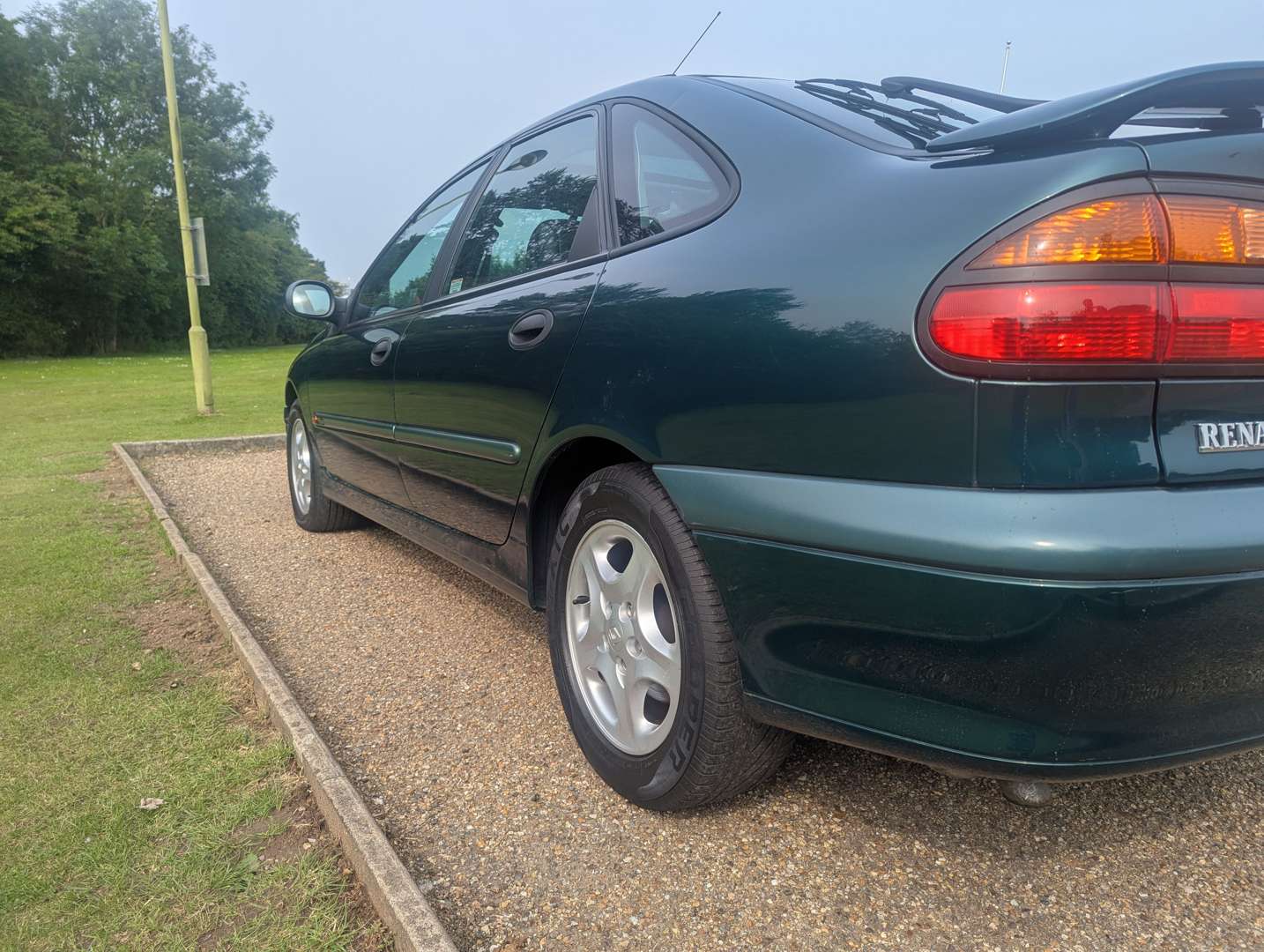 <p>1998 RENAULT LAGUNA EXECUTIVE V6 AUTO</p>