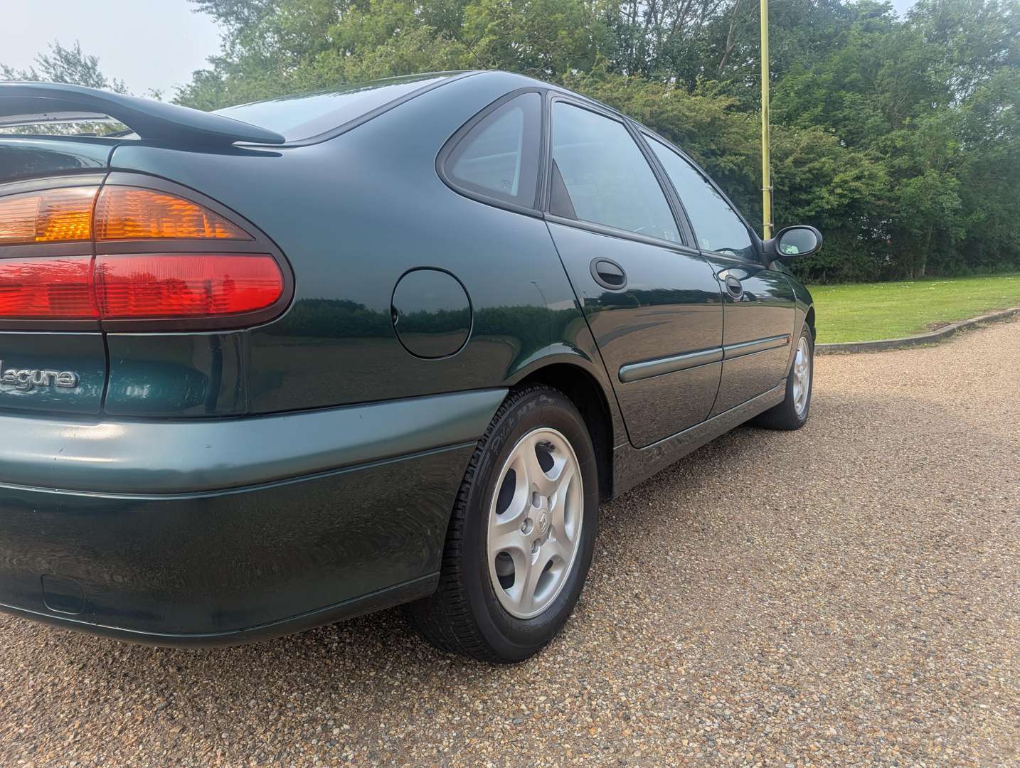 <p>1998 RENAULT LAGUNA EXECUTIVE V6 AUTO</p>