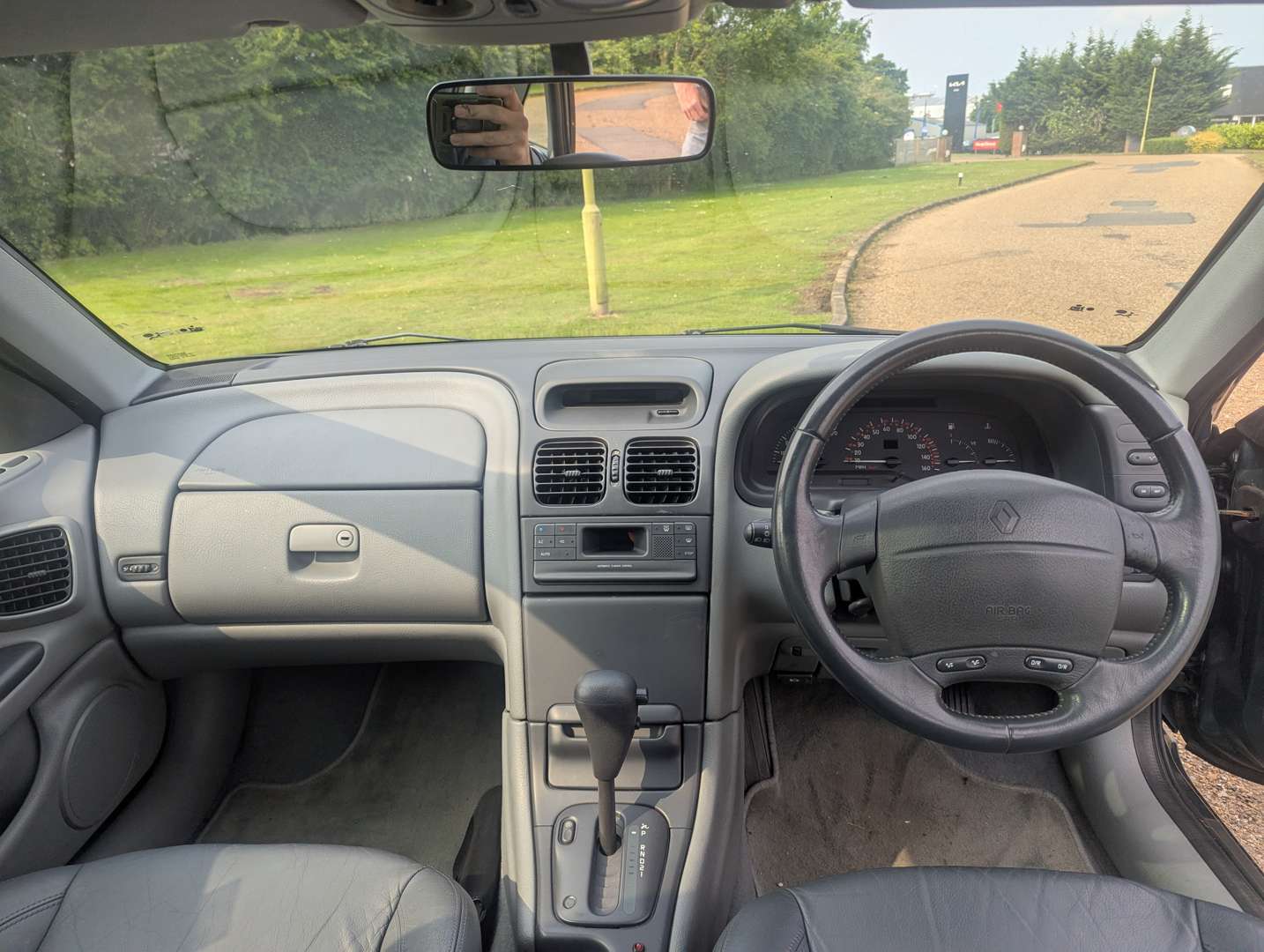 <p>1998 RENAULT LAGUNA EXECUTIVE V6 AUTO</p>