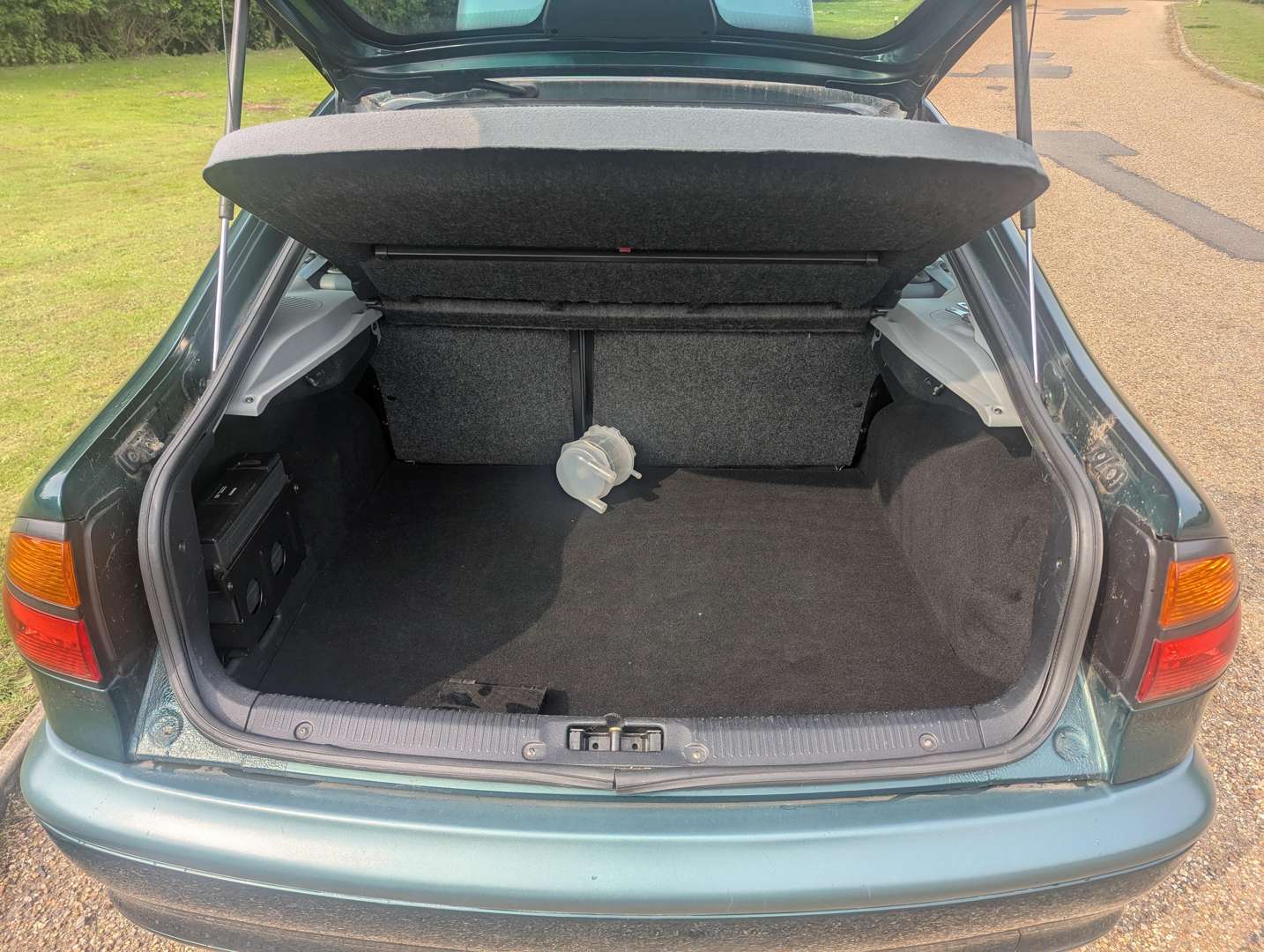 <p>1998 RENAULT LAGUNA EXECUTIVE V6 AUTO</p>