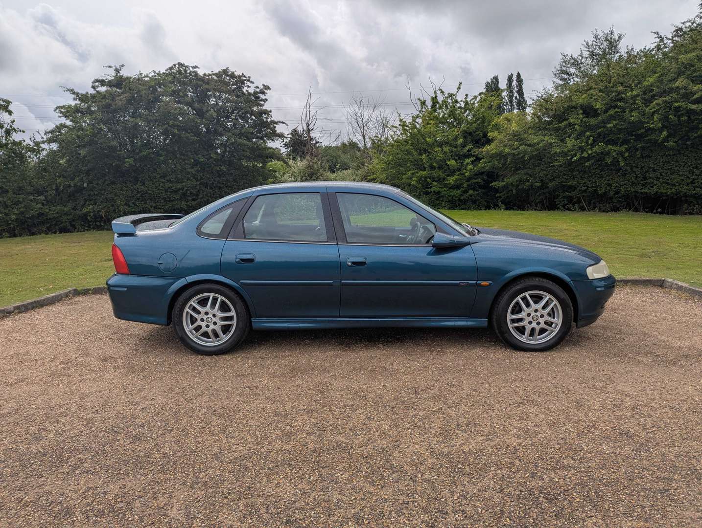 <p>2001 VAUXHALL VECTRA SRI V6</p>