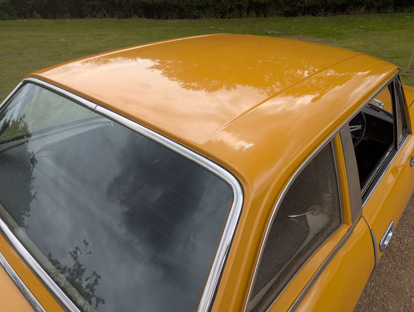 <p>1972 TRIUMPH STAG</p>