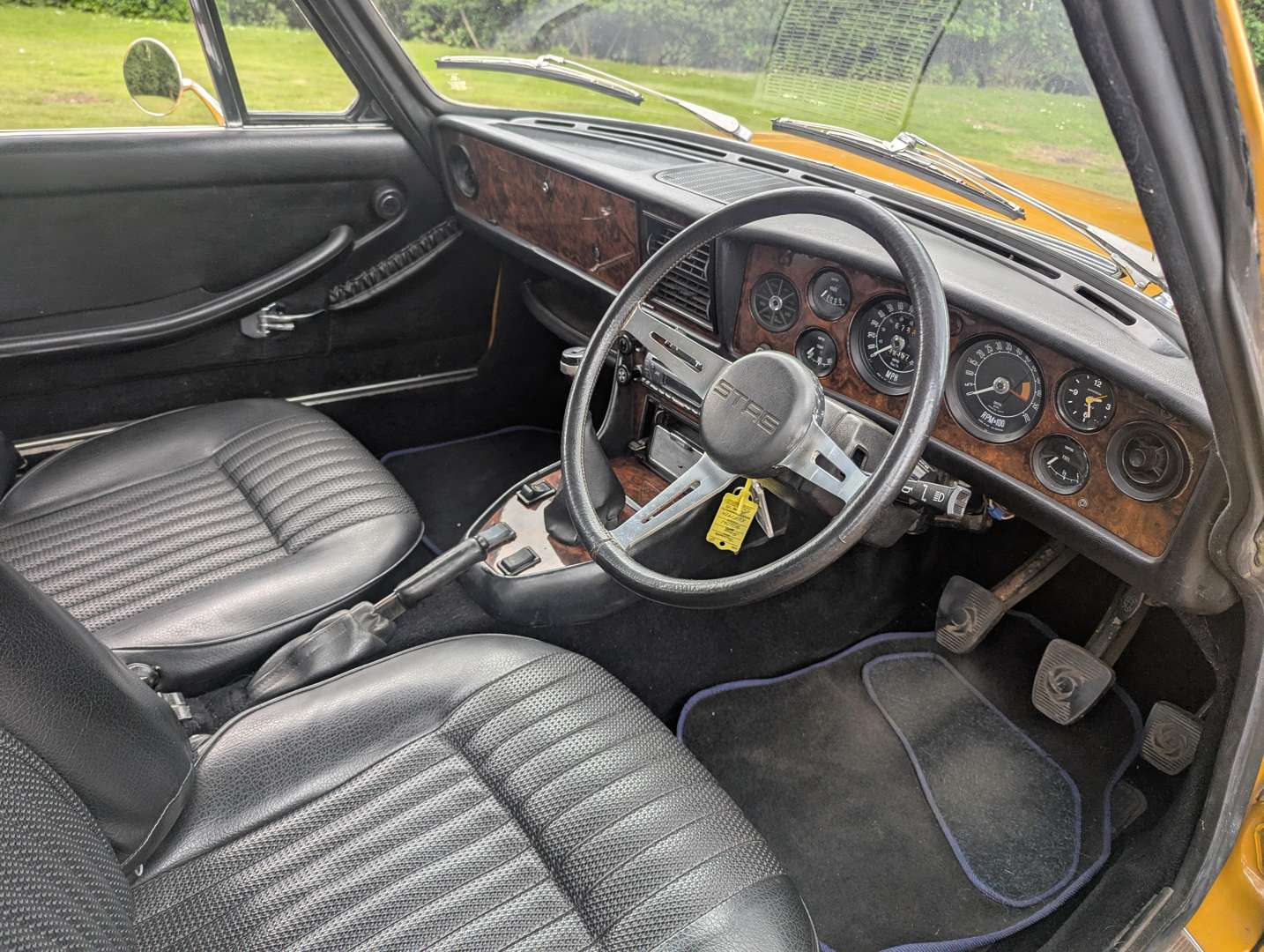 <p>1972 TRIUMPH STAG</p>