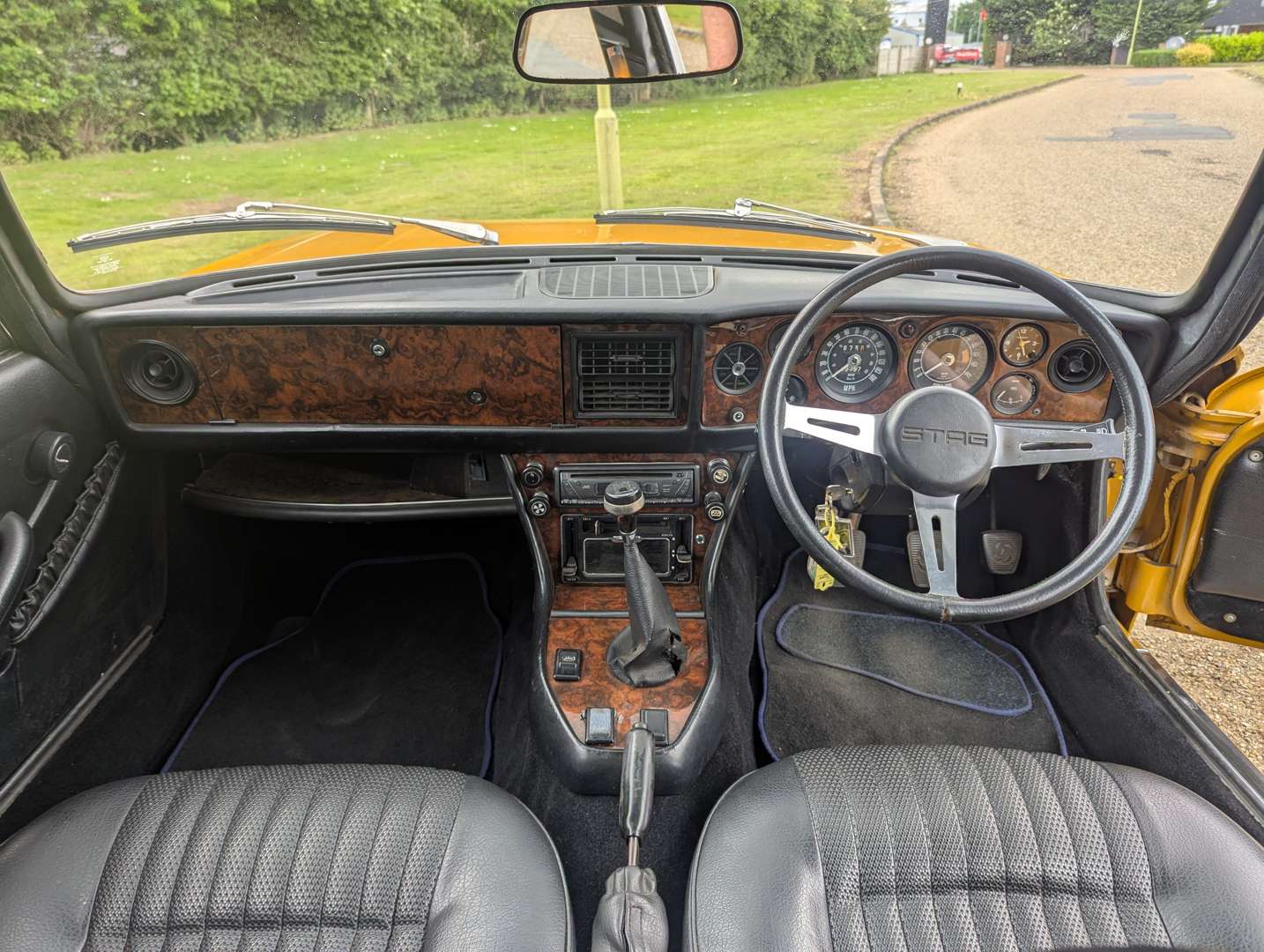 <p>1972 TRIUMPH STAG</p>