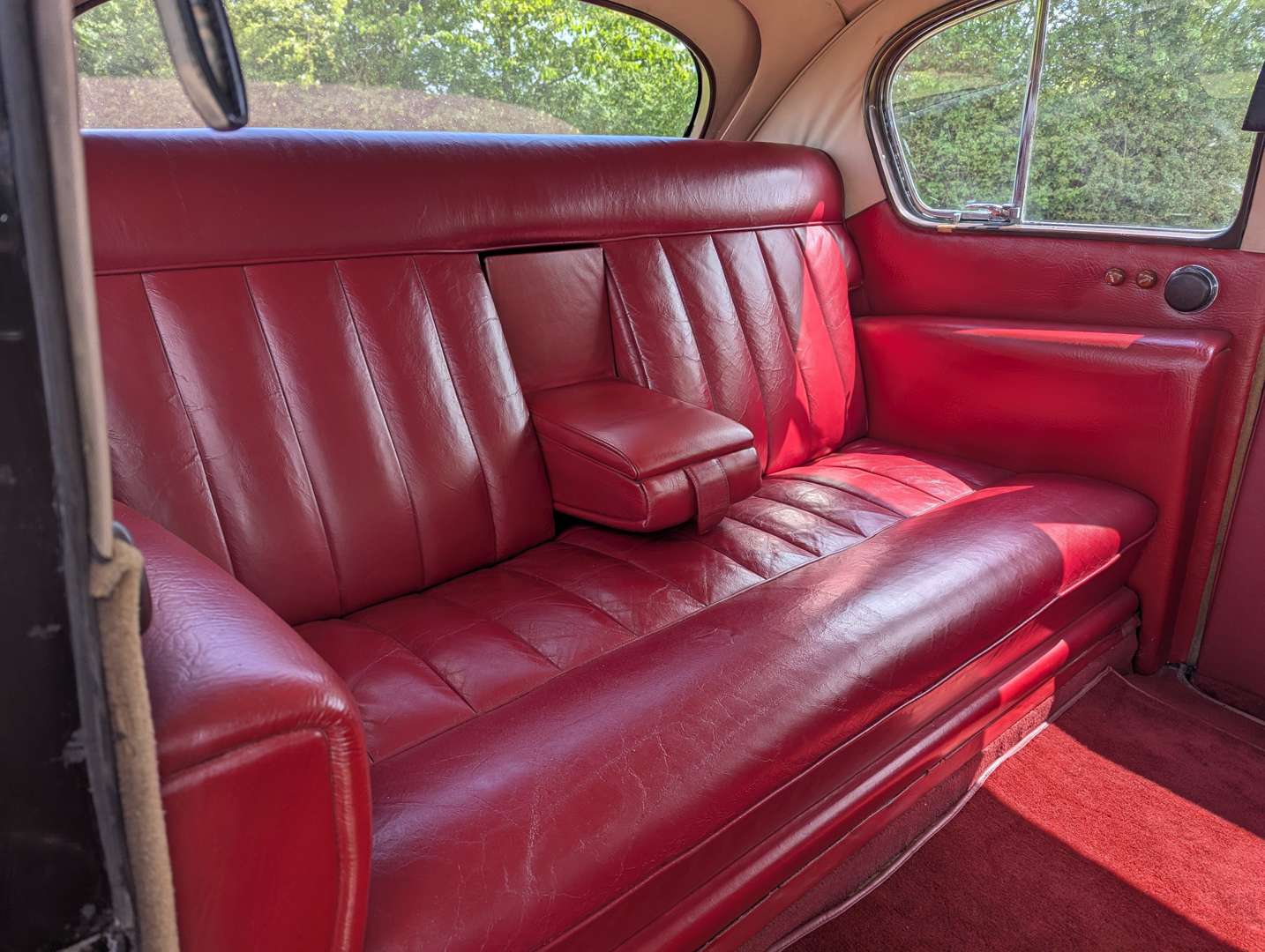 <p>1955 AUSTIN PRINCESS DM4 LIMOUSINE</p>