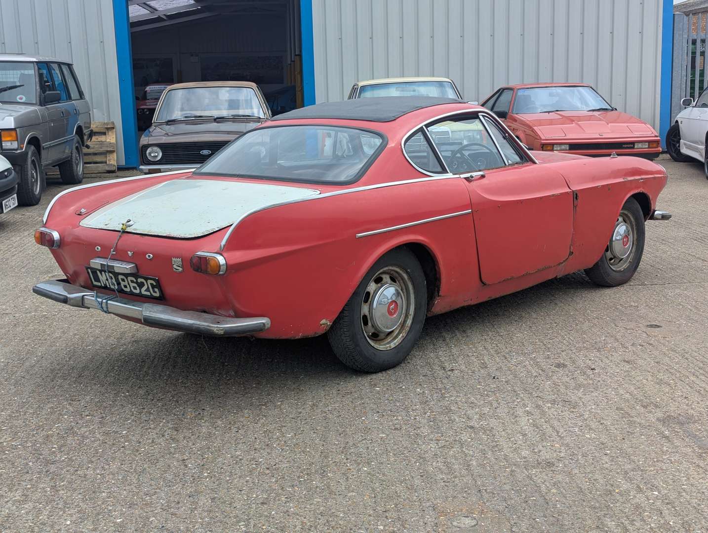 <p>1969 VOLVO P1800</p>