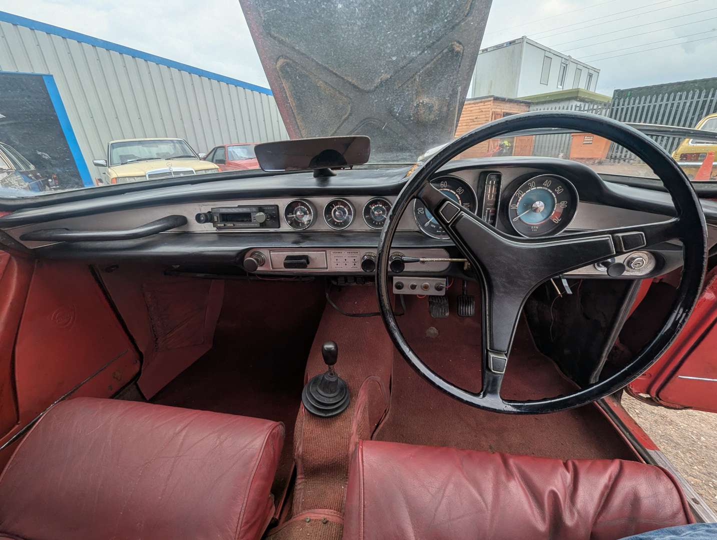 <p>1969 VOLVO P1800</p>