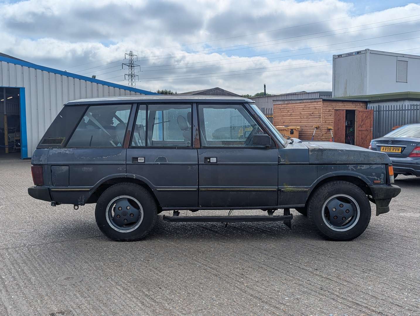 <p>1988 RANGE ROVER EFI AUTO</p>
