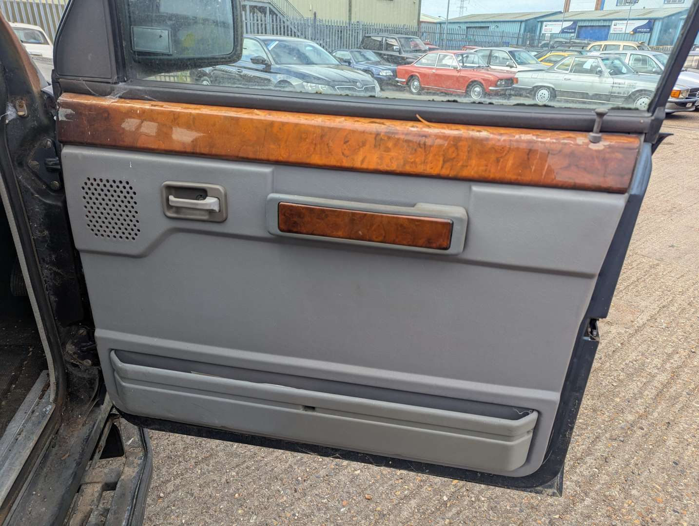 <p>1988 RANGE ROVER EFI AUTO</p>