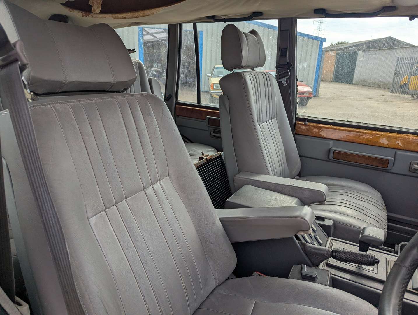 <p>1988 RANGE ROVER EFI AUTO</p>