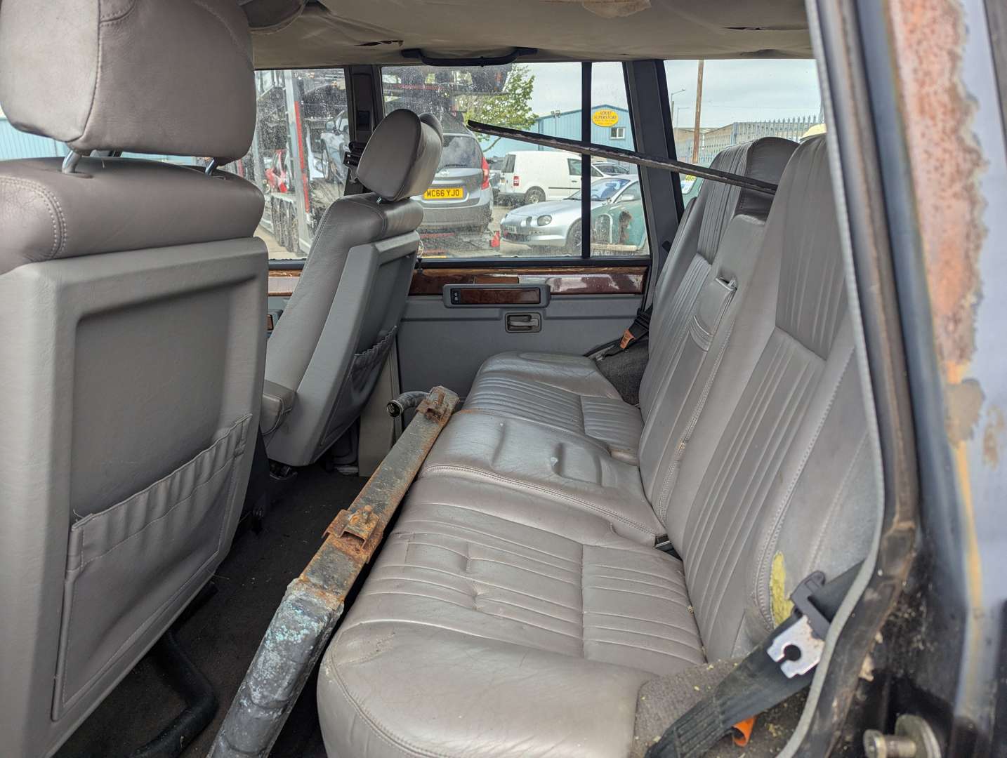<p>1988 RANGE ROVER EFI AUTO</p>