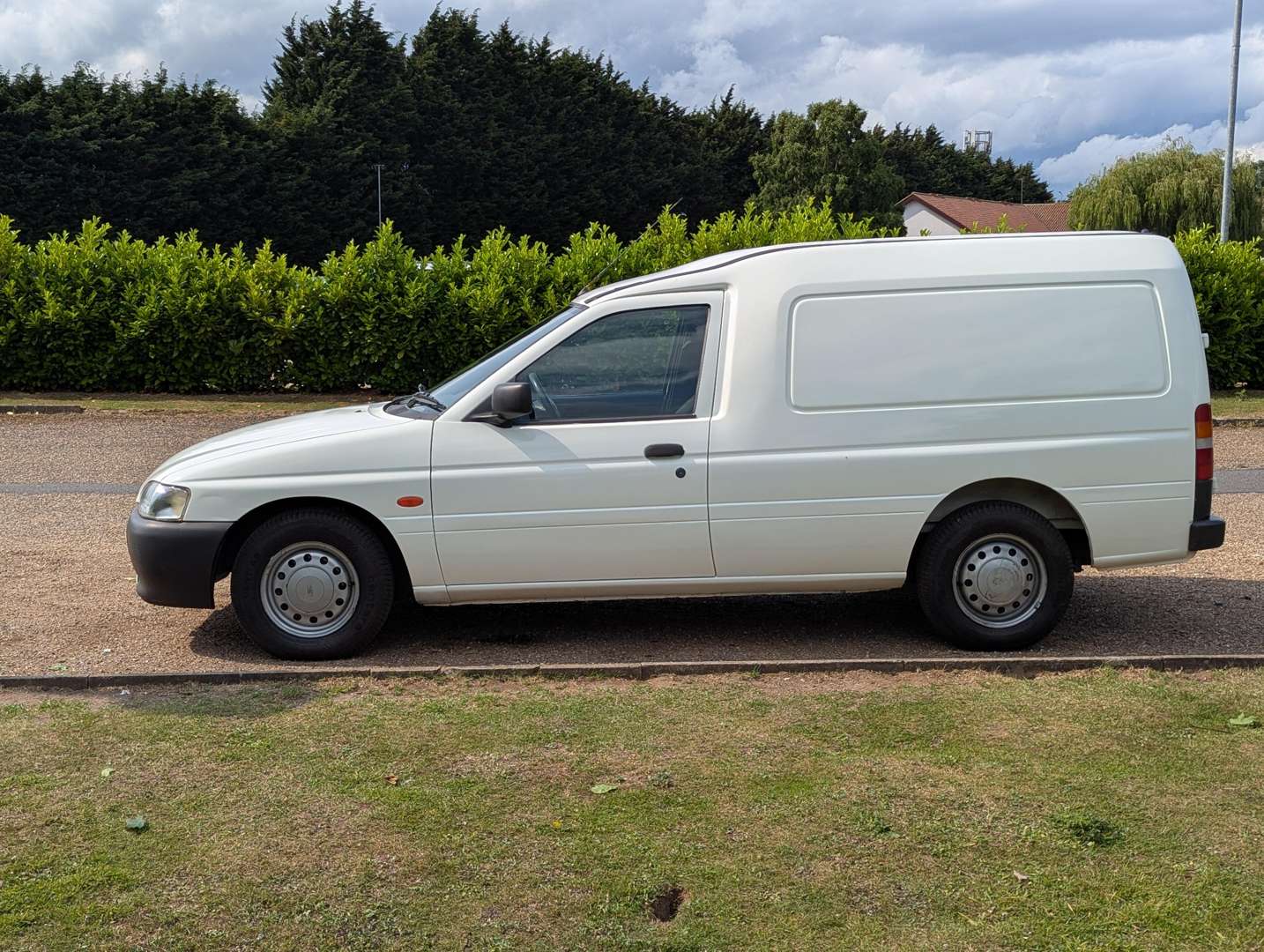 <p>2000 FORD ESCORT 55 D VAN</p>