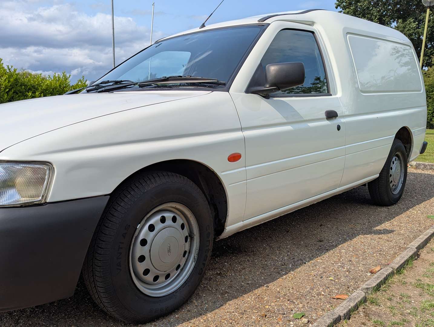 <p>2000 FORD ESCORT 55 D VAN</p>