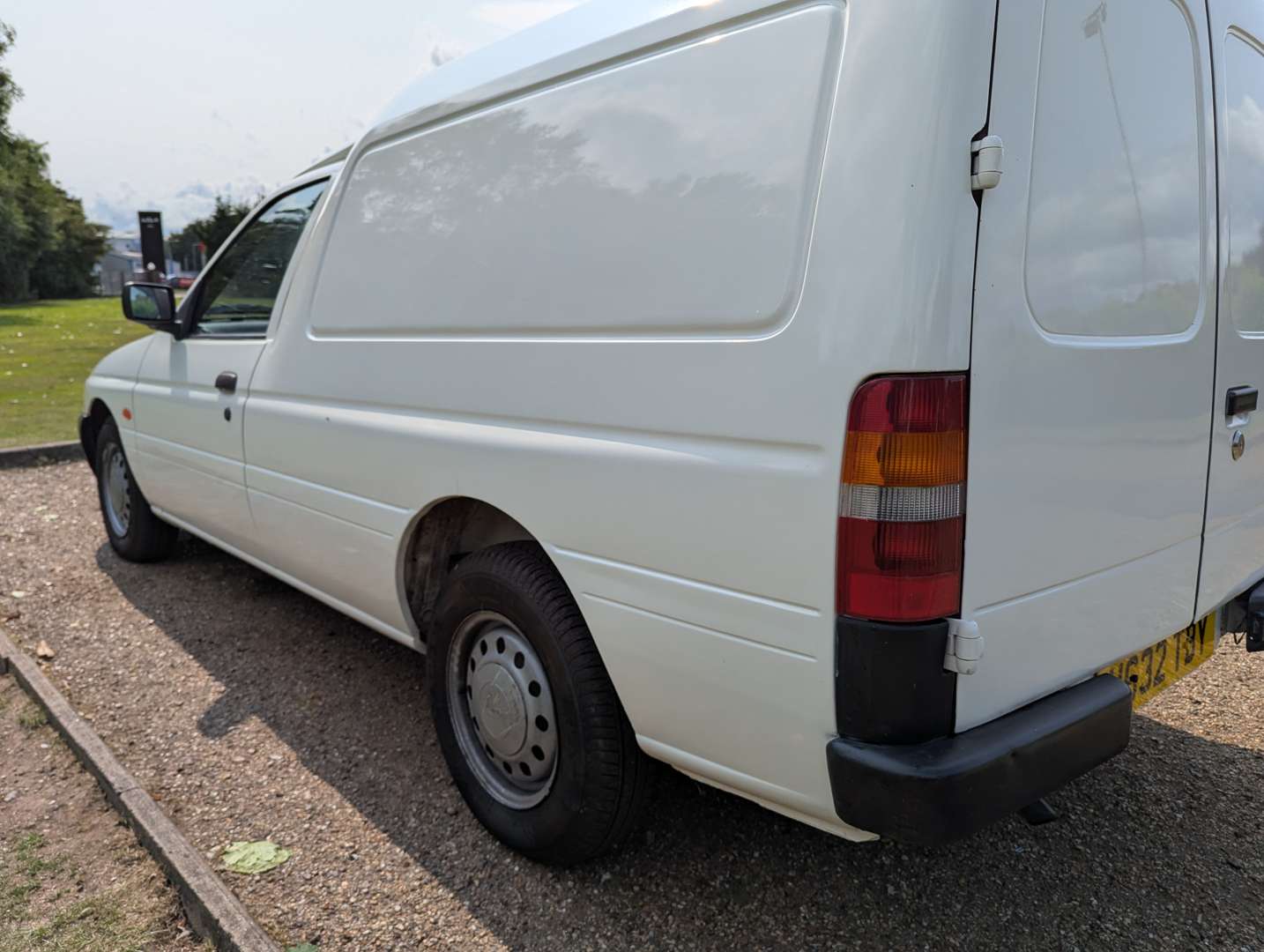 <p>2000 FORD ESCORT 55 D VAN</p>