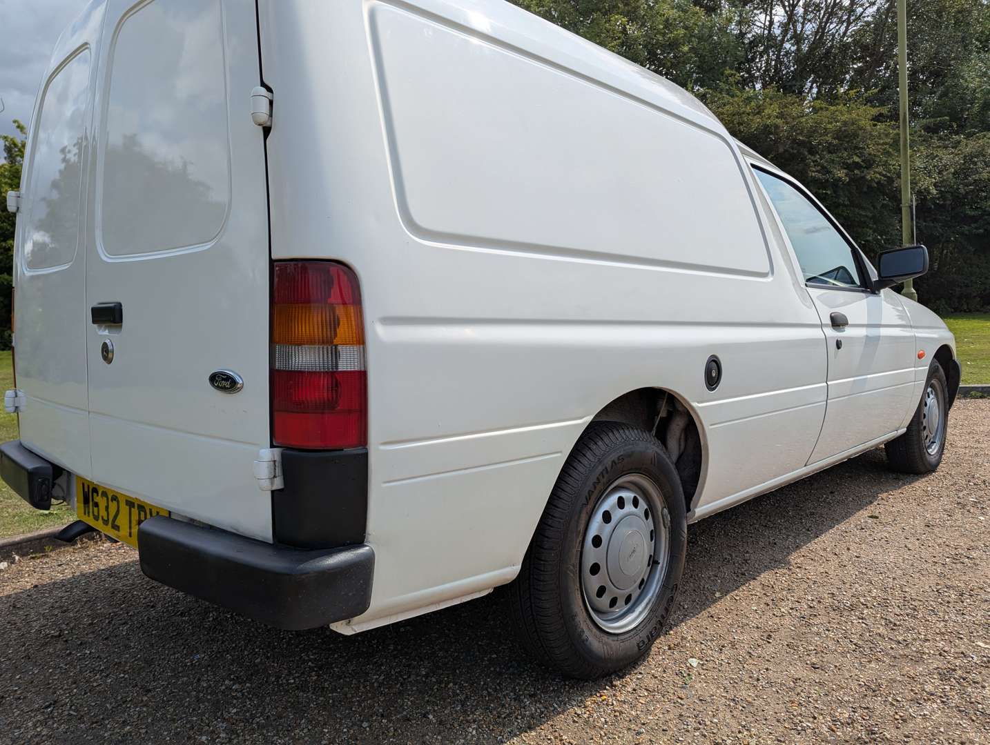 <p>2000 FORD ESCORT 55 D VAN</p>
