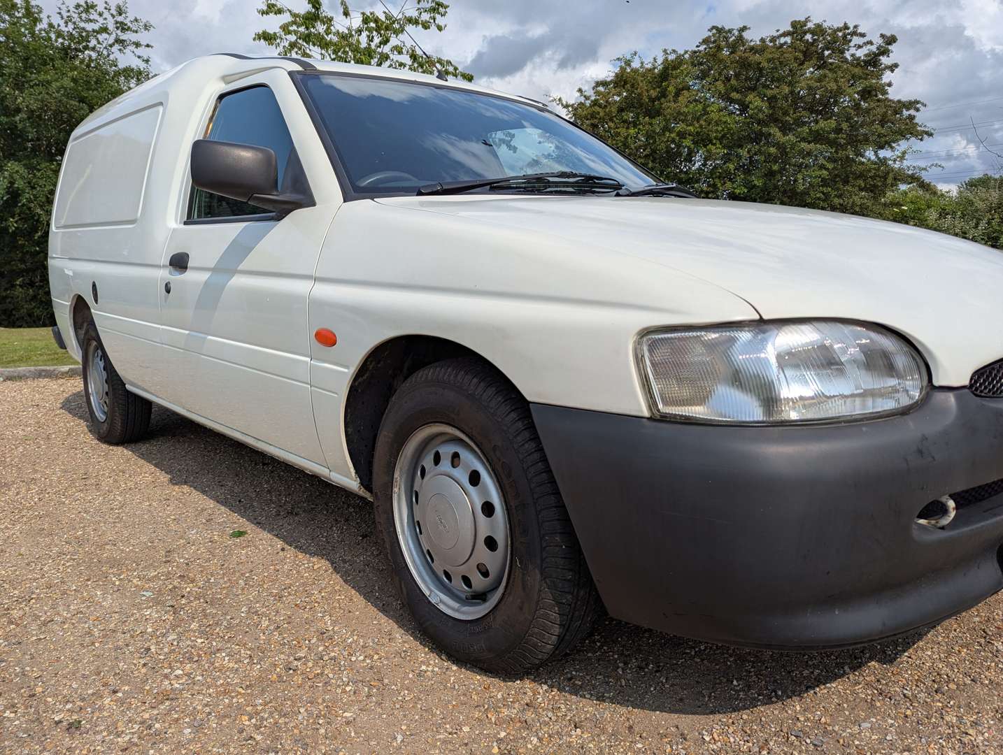 <p>2000 FORD ESCORT 55 D VAN</p>