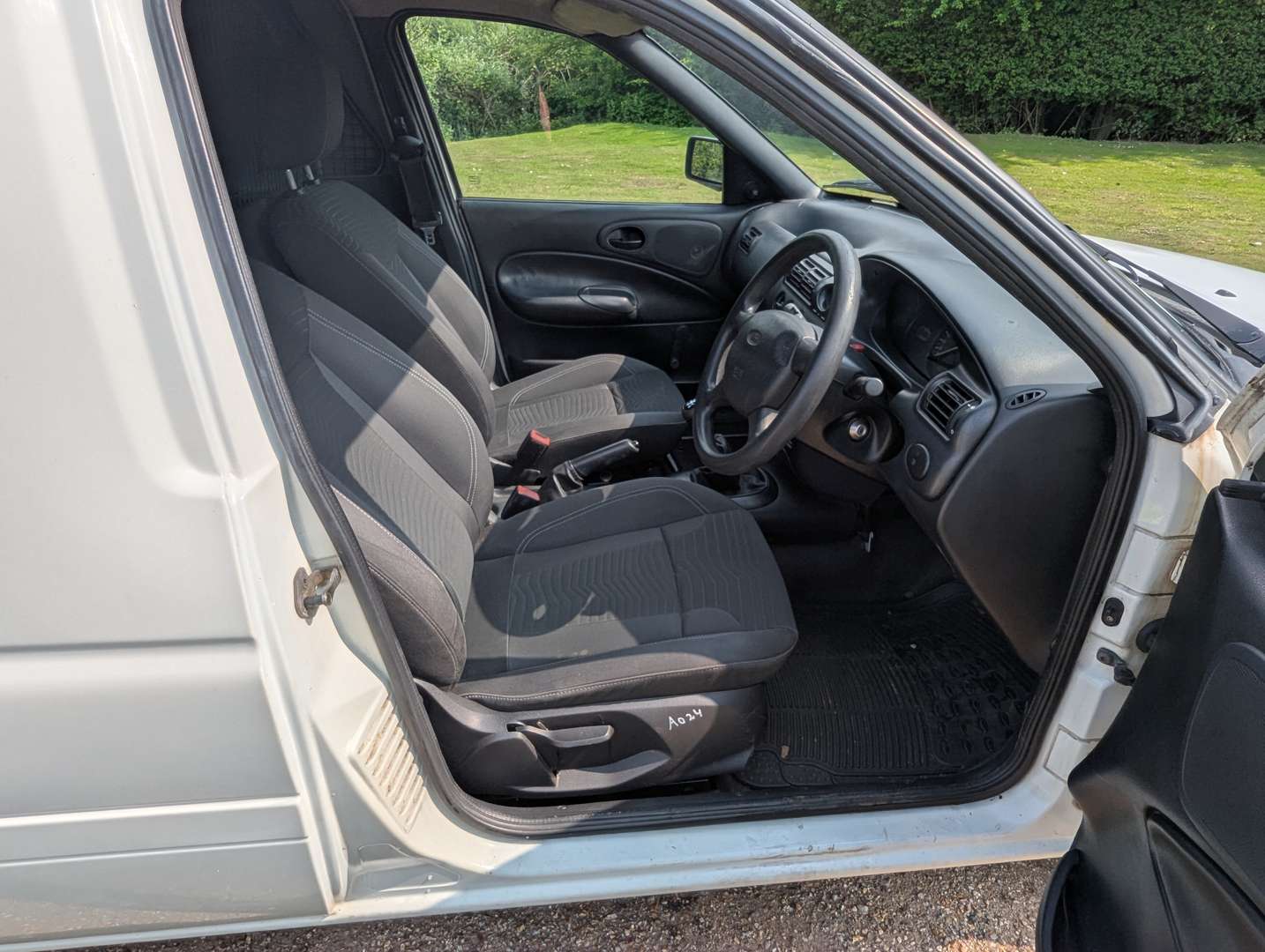 <p>2000 FORD ESCORT 55 D VAN</p>