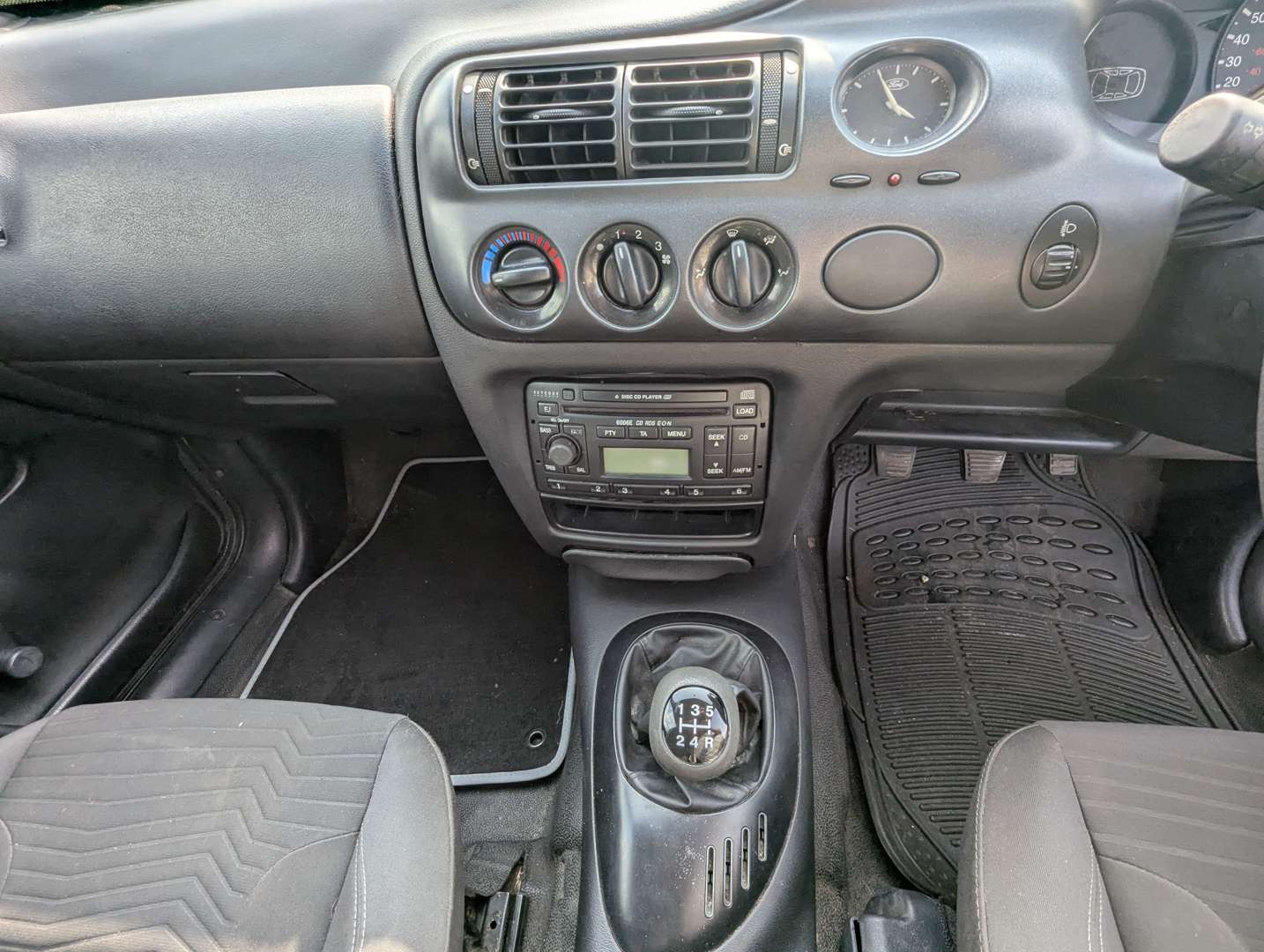 <p>2000 FORD ESCORT 55 D VAN</p>
