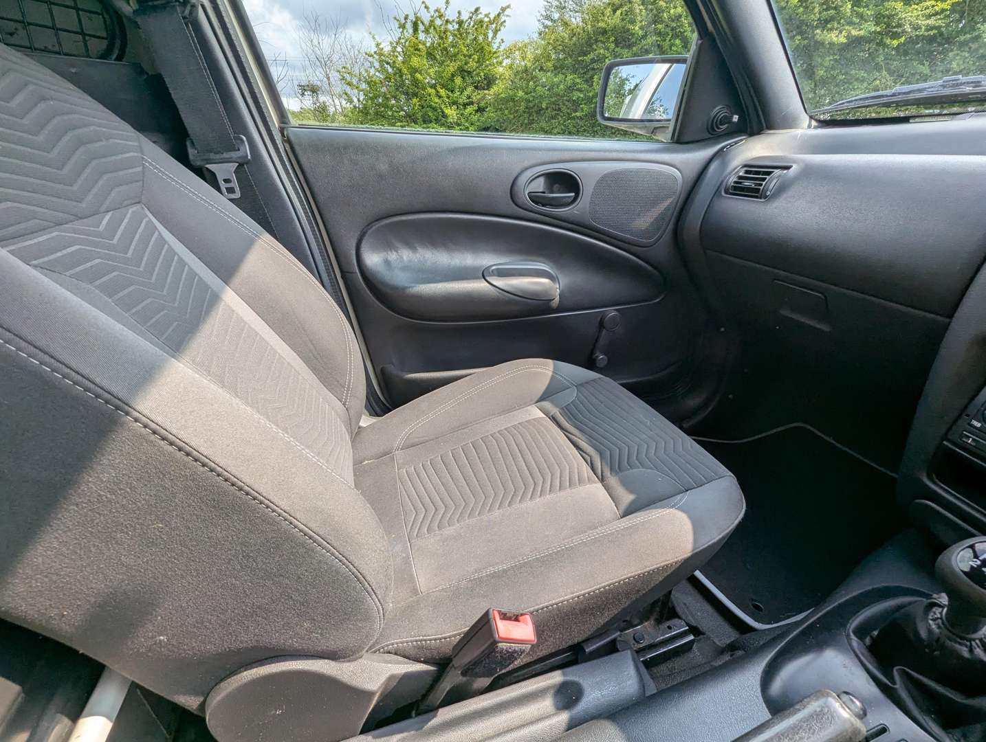 <p>2000 FORD ESCORT 55 D VAN</p>