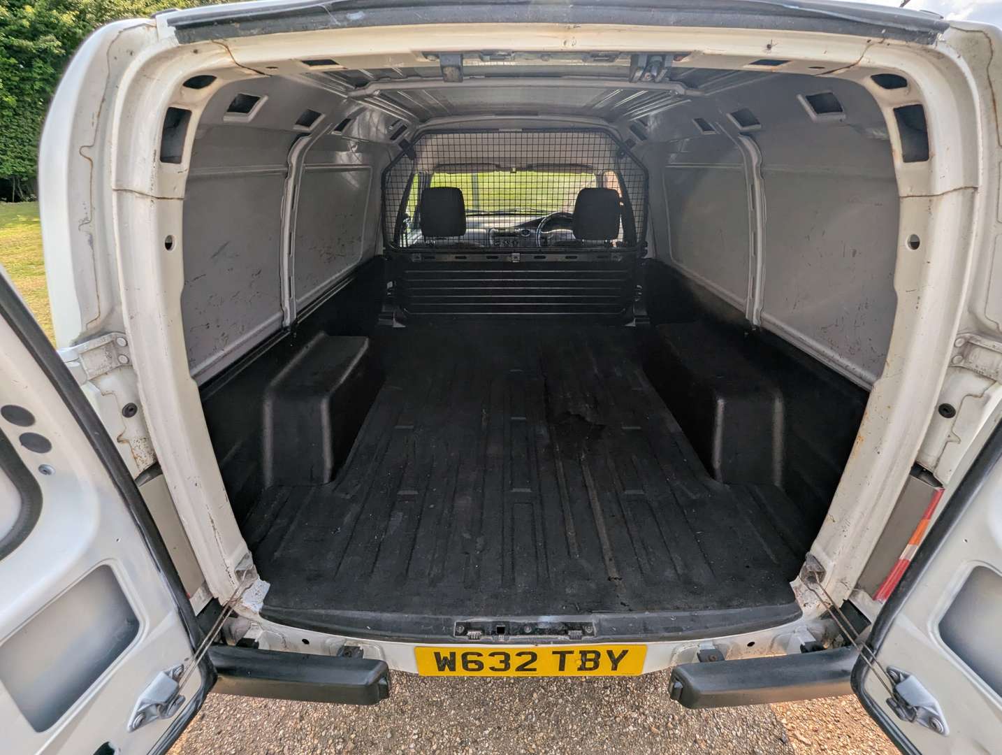 <p>2000 FORD ESCORT 55 D VAN</p>