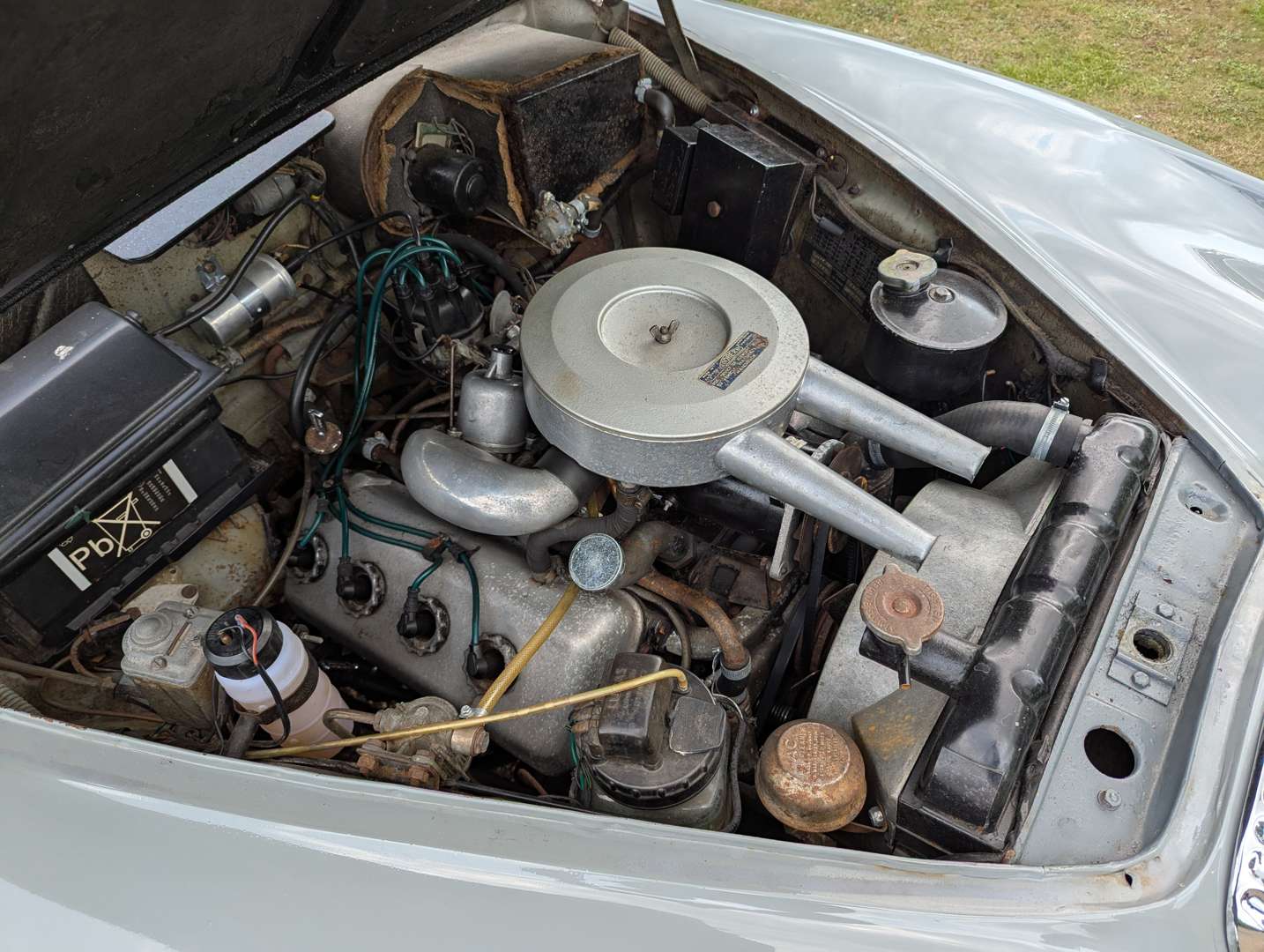 <p>1964 DAIMLER V8 250 AUTO</p>