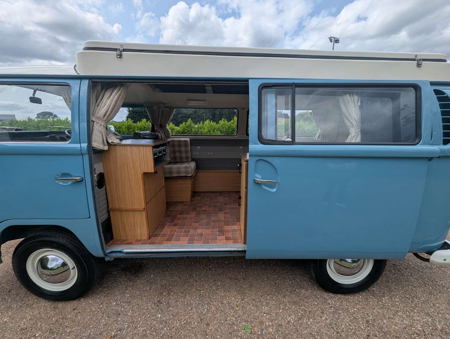 <p>1970 VW T2 BAY CAMPER</p>