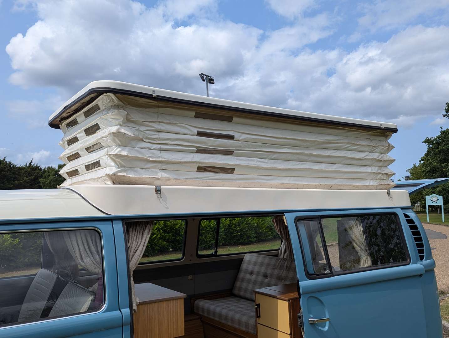 <p>1970 VW T2 BAY CAMPER</p>