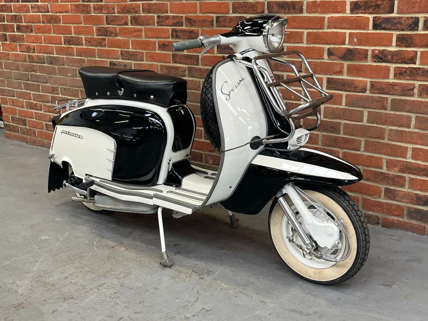 <p>1964 LAMBRETTA LI150 SPECIAL</p>