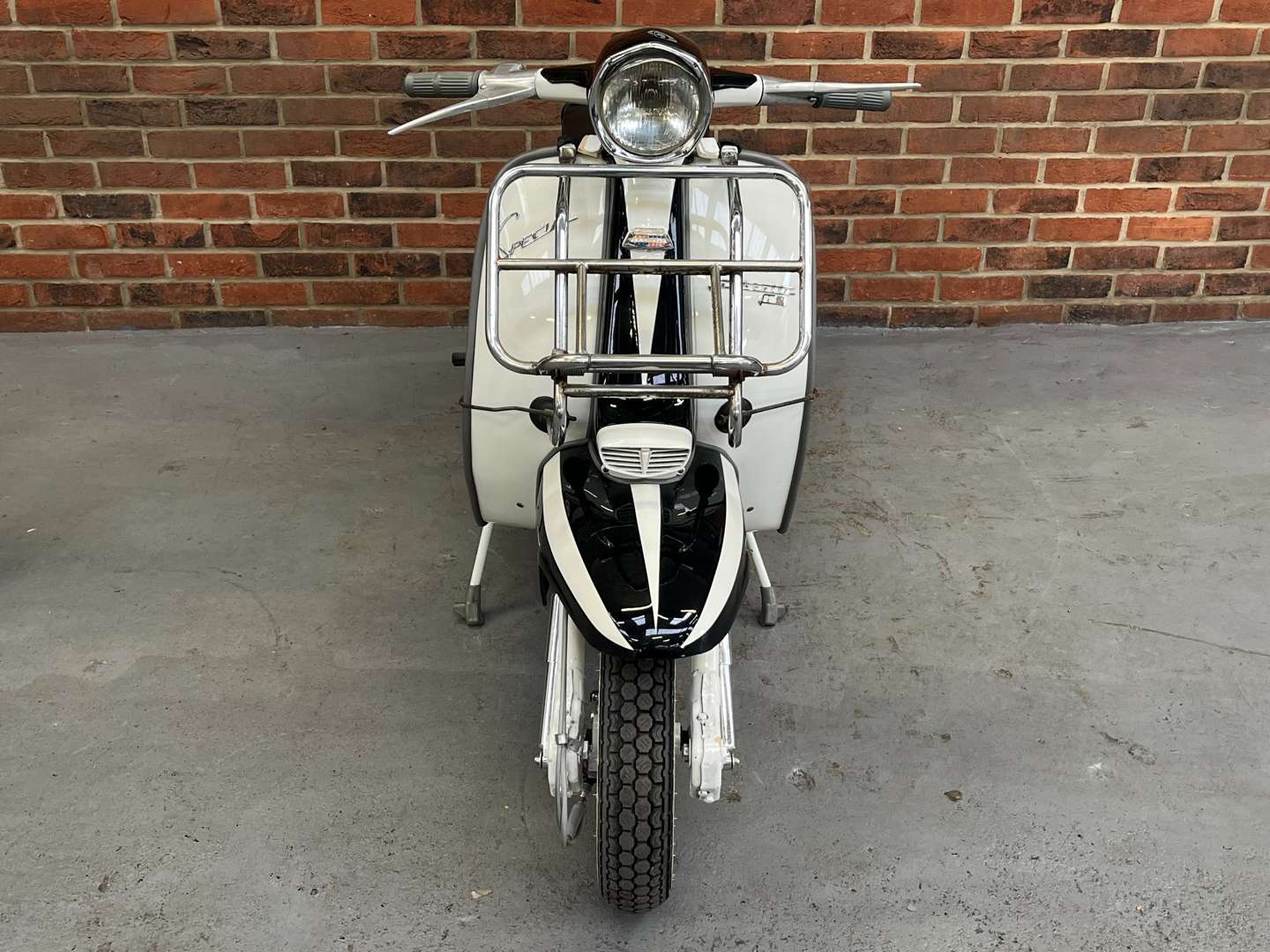 <p>1964 LAMBRETTA LI150 SPECIAL</p>