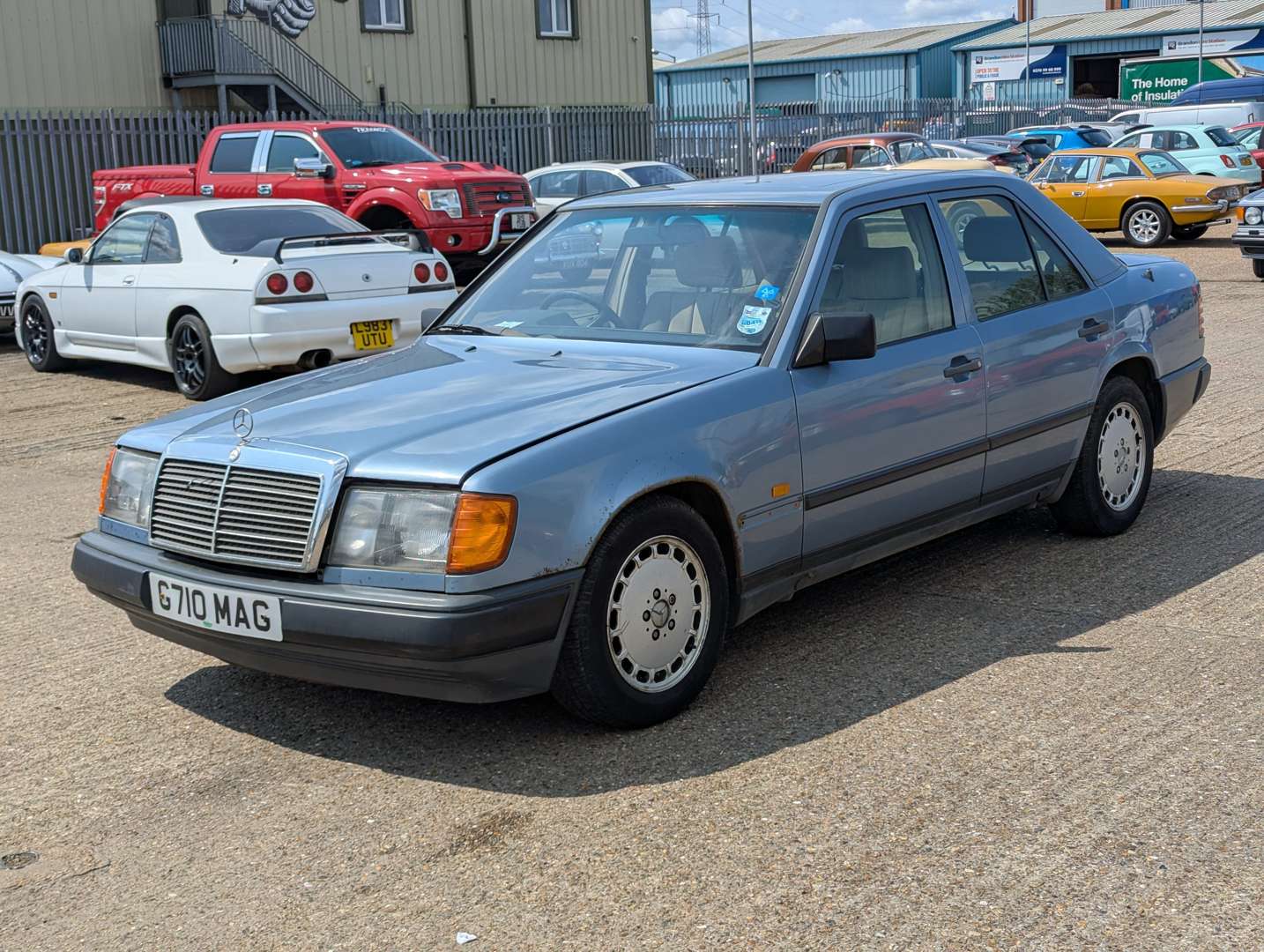 <p>1989 MERCEDES W124 300D</p>