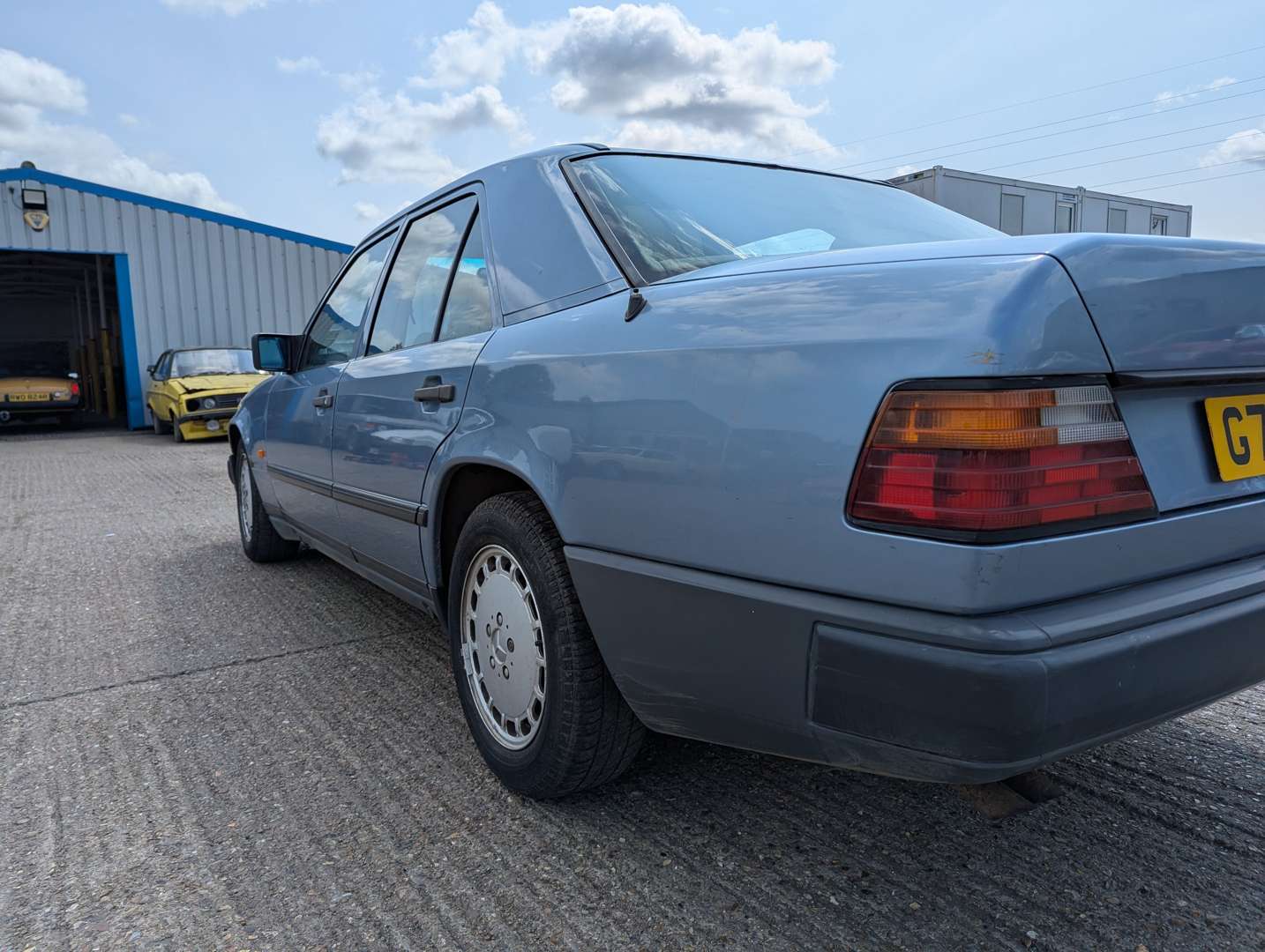 <p>1989 MERCEDES W124 300D</p>