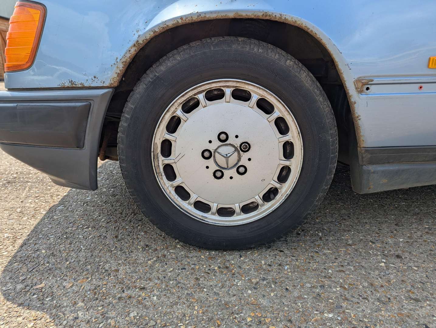 <p>1989 MERCEDES W124 300D</p>