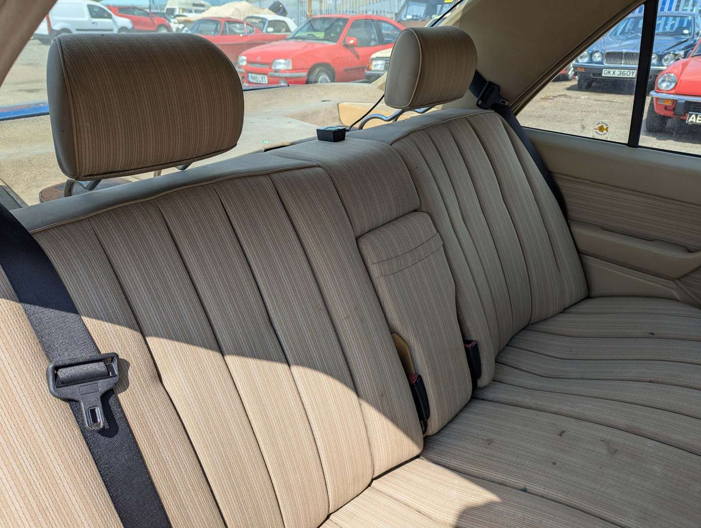 <p>1989 MERCEDES W124 300D</p>