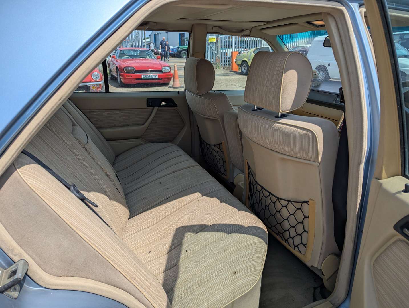 <p>1989 MERCEDES W124 300D</p>