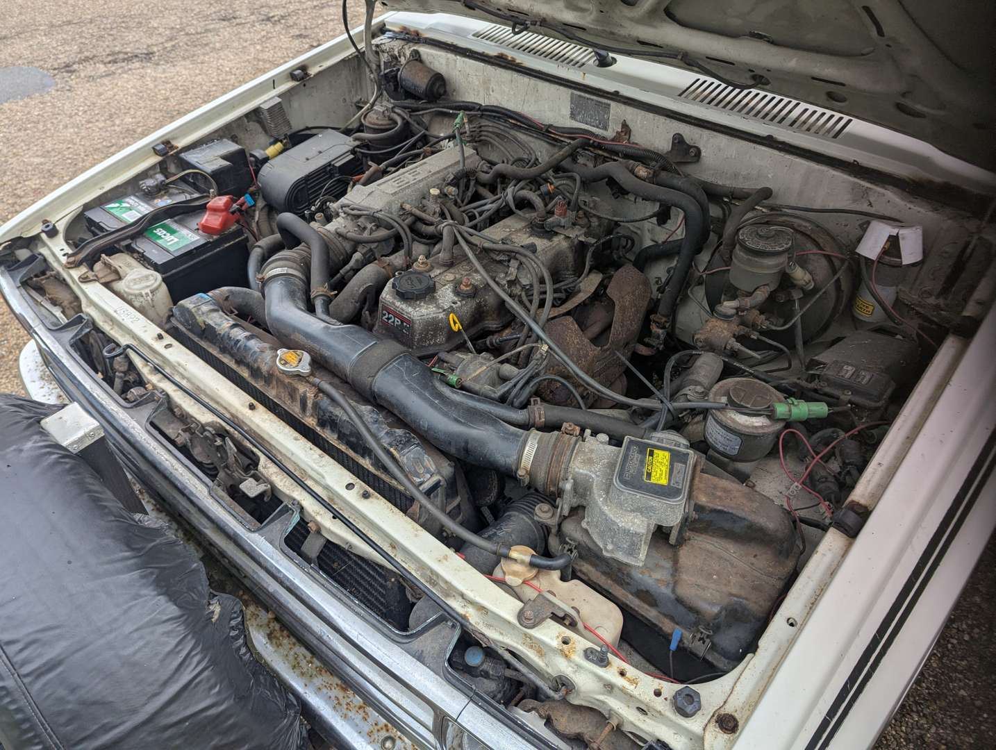 <p>1989 TOYOTA Hi-LUX CAMPER</p>