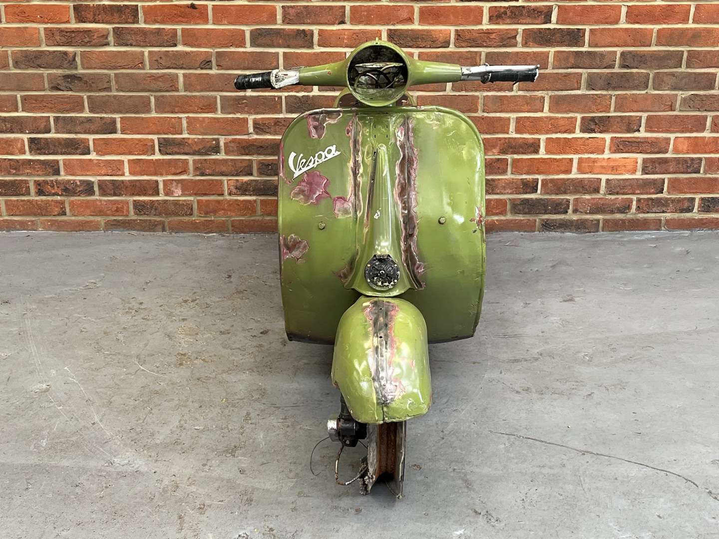 <p>1961 VESPA DOUGLAS 152 L2 125CC</p>