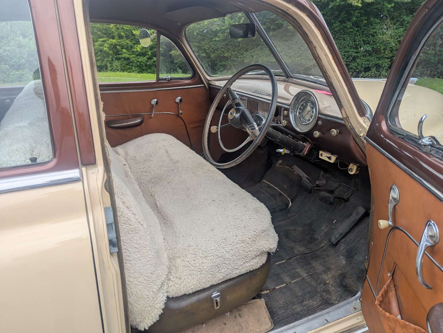 <p>1949 CHEVROLET STYLELINE RHD</p>