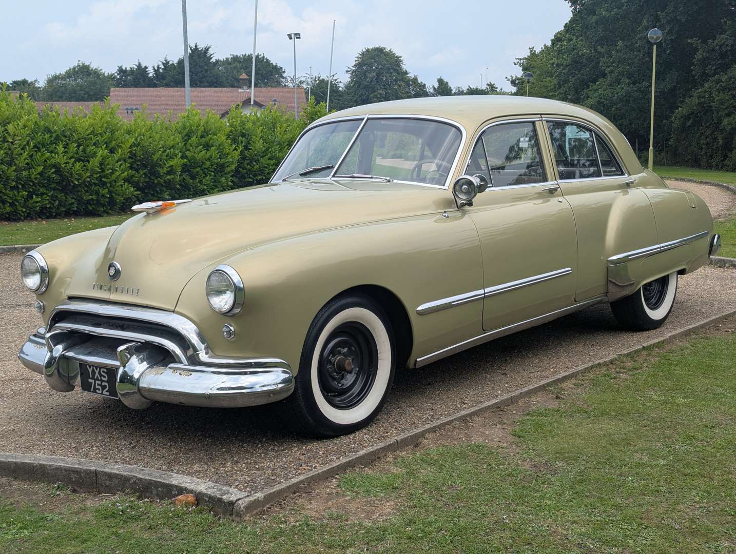 <p>1948 OLDSMOBILE 98</p>