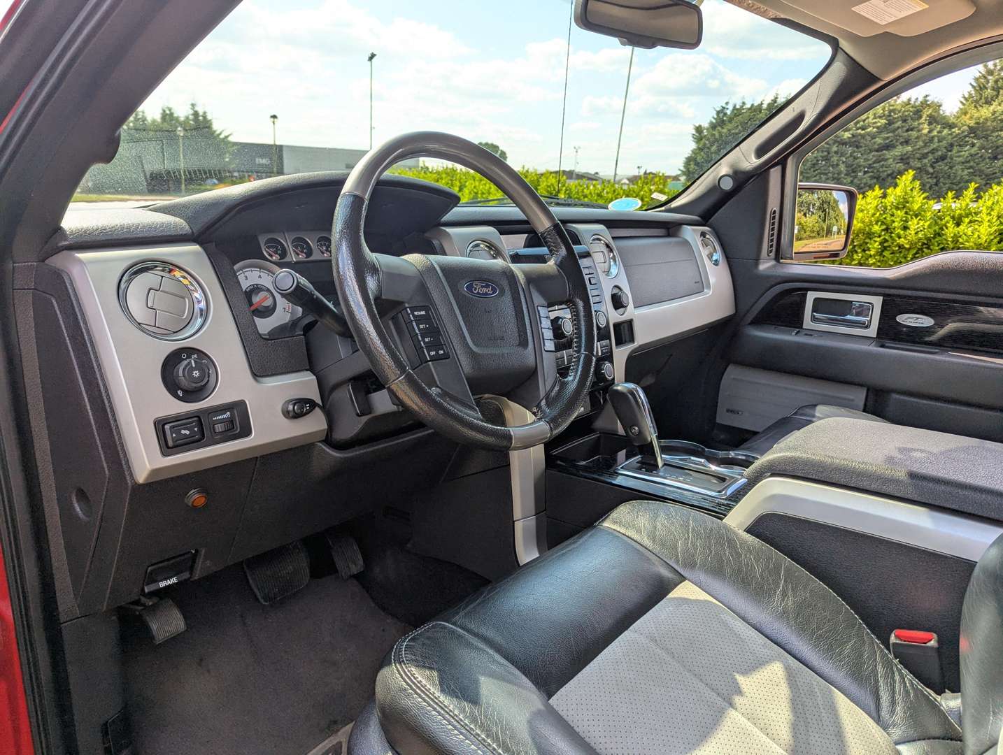 <p>2010 FORD F150 5.4 V8 PICK-UP LHD</p>
