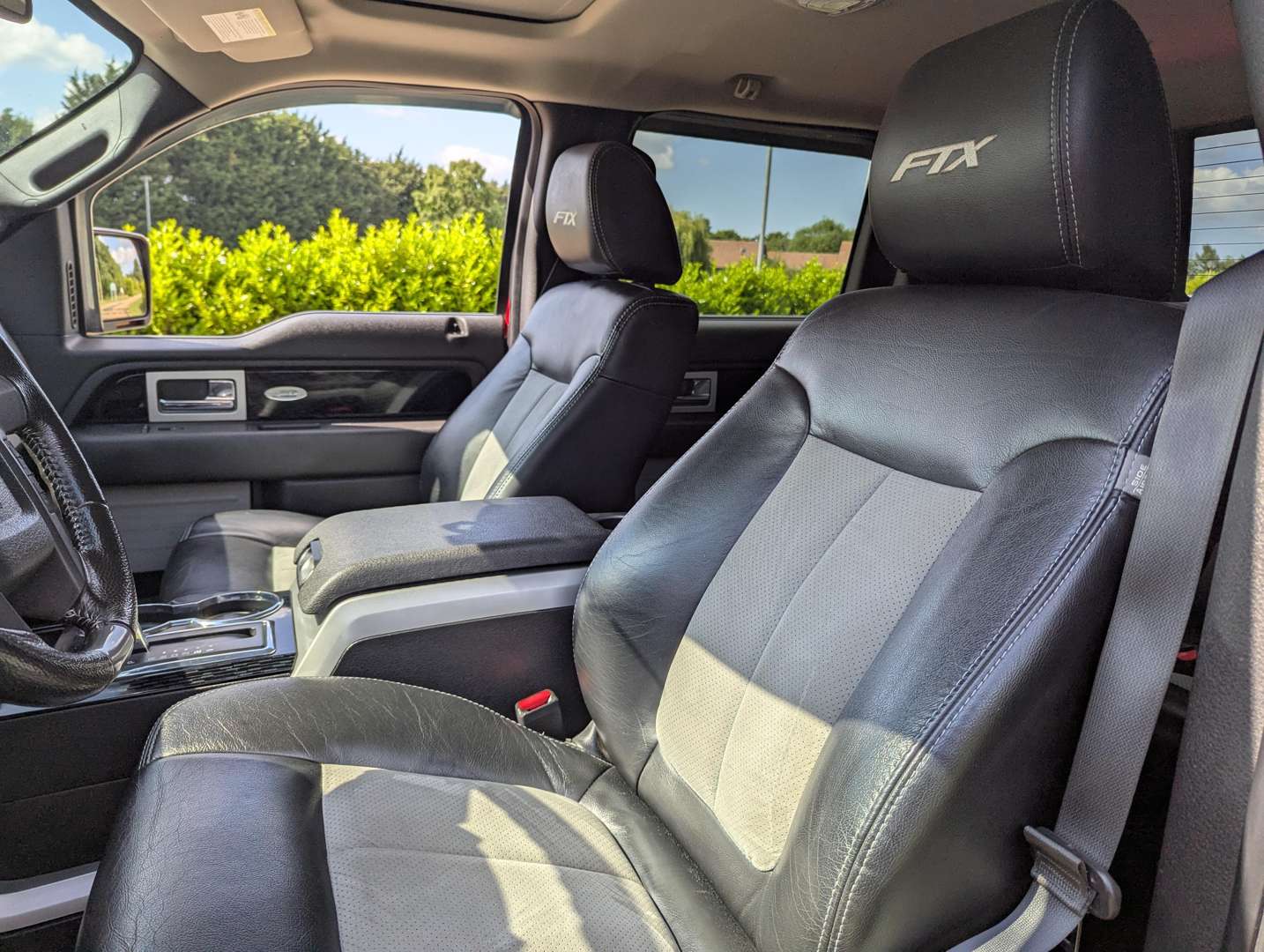 <p>2010 FORD F150 5.4 V8 PICK-UP LHD</p>