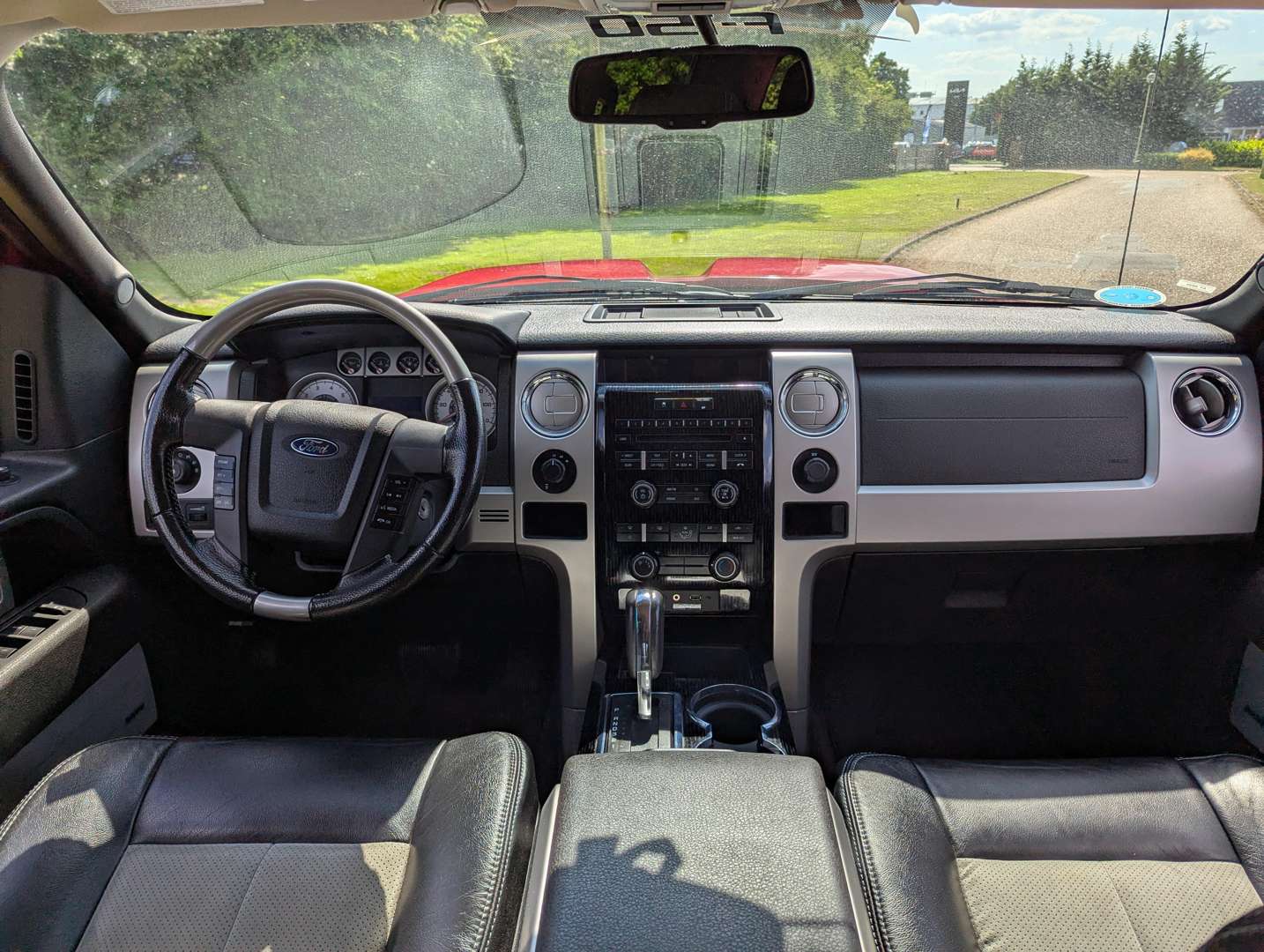 <p>2010 FORD F150 5.4 V8 PICK-UP LHD</p>